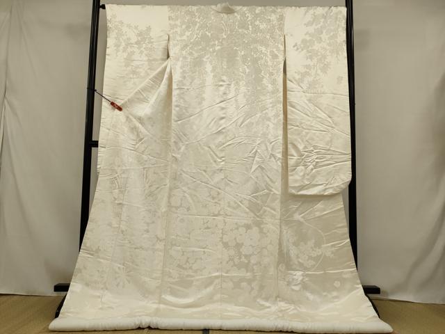 ■■■　サイズ　■■■ 身丈 183.5cm（肩から） 裄丈 65.5cm 袖丈 102.5cm　縫込み 3cm 袖幅 32cm 前幅 27cm 後幅 29.5cm 着物縫いこみ 内揚げ 0cm 裄 お袖側 約1cm　身頃側 約2cm ■■■　商品詳細　■■■ 【正絹・ふき綿仕立て】 状態は接写画像のように左袖後に薄い汚れがございますが その他特に目立ったシミ汚れなどもなく大変良い状態です。 大変上質な逸品になります。 お安く出品致しますので、是非この機会にいかがでしょうか？ ■■■　注意事項　■■■ ■モニター発色の具合により色合いが異なる場合がございます。 ■寸法は多少の誤差が生じる場合がございますのでご了承ください。 ■縫込みの長さが左右非対称の場合は短い部分を記載しております。 左右非対称であってもご返品・お値引き等の保証は出来かねますので、ご了承の上ご購入をお願い致します。 ■シミ等のチェックには注意を払っておりますが、見落としがある場合もございますし、個人の見解も様々ですので神経質な方のご購入はお控えください。 ■箪笥に入っておりました着物や帯なので畳みシワや匂いがあるものもございます。 ■お休みは基本的に土日祝となりますが、その他臨時でお休みする場合がございますのでご了承ください。 ■商品の発送は平日のみの発送となります。 ■夜間と土曜、日曜日はお問い合わせの回答が遅れる場合がございます。 ■当店では、お直し、紋入れ、お手入れ等は承っておりません。 ■生地の状態（ヤケ、経年劣化等）によってはサイズ直しが出来ない場合がございます。 その点もどうかご了承のうえ、ご購入をお願いいたします。 ■弊社で取り扱う商品は一点ものにつき、時期や在庫状況に応じて金額が変更となる場合がございます。 ■検針は行っておりません。予めご了承いただきますようお願いいたします。 ■【洗える着物】と記載のある商品におきましては、商品お届け後に洗濯を行ってしまってからのご返品にはご対応しかねます。 念の為、専門店でのお手入れをお願いいたします。 ■写真に写っている物が全てになります。 それ以外の付属品はございませんのでご了承ください。 ■状態に関する写真につきましては、掲載可能な写真枚数に限りがあるため、 各箇所につき1枚参考画像を掲載しております。 ■着物のサイズ目安は下記を参考ください↓ ＜女性着物＞　お端折り次第で＋5cm　−10cmが着用可能サイズ 　例）身丈170cmの場合、身長160cm〜175cm ＜男性着物＞　身丈＋約25cm〜27cm程が適応身長 　例）身丈155cmの場合、身長180cm〜182cm