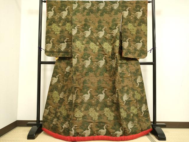 ■■■　サイズ　■■■ 身丈 165cm（肩から） 裄丈 62.5cm 袖丈 72cm　縫込み 2.5cm 袖幅 31.5cm 前幅 25.5cm 後幅 31cm 着物縫いこみ 内揚げ 0cm 裄 お袖側 約0cm　身頃側 約2cm ■■■　商品詳細　■■■ 【正絹】 状態は特に目立ったシミ汚れなどもなく大変良い状態です。 大変上質な逸品になります。 お安く出品致しますので、是非この機会にいかがでしょうか？ ※大正ロマンなレトロ品です。 和モダン・レトロ感をお楽しみください。 アンティークになりますので お品物の状態の感じ方には個人差がございます。 ご理解の上でのご入札をお願い致します。 ■■■　注意事項　■■■ ■モニター発色の具合により色合いが異なる場合がございます。 ■寸法は多少の誤差が生じる場合がございますのでご了承ください。 ■縫込みの長さが左右非対称の場合は短い部分を記載しております。 左右非対称であってもご返品・お値引き等の保証は出来かねますので、ご了承の上ご購入をお願い致します。 ■シミ等のチェックには注意を払っておりますが、見落としがある場合もございますし、個人の見解も様々ですので神経質な方のご購入はお控えください。 ■箪笥に入っておりました着物や帯なので畳みシワや匂いがあるものもございます。 ■お休みは基本的に土日祝となりますが、その他臨時でお休みする場合がございますのでご了承ください。 ■商品の発送は平日のみの発送となります。 ■夜間と土曜、日曜日はお問い合わせの回答が遅れる場合がございます。 ■当店では、お直し、紋入れ、お手入れ等は承っておりません。 ■生地の状態（ヤケ、経年劣化等）によってはサイズ直しが出来ない場合がございます。 その点もどうかご了承のうえ、ご購入をお願いいたします。 ■弊社で取り扱う商品は一点ものにつき、時期や在庫状況に応じて金額が変更となる場合がございます。 ■検針は行っておりません。予めご了承いただきますようお願いいたします。 ■【洗える着物】と記載のある商品におきましては、商品お届け後に洗濯を行ってしまってからのご返品にはご対応しかねます。 念の為、専門店でのお手入れをお願いいたします。 ■着物のサイズ目安は下記を参考ください↓ ＜女性着物＞　お端折り次第で＋5?　−10?が着用可能サイズ 　例）身丈170?の場合、身長160?〜175? ＜男性着物＞　身丈＋約25?〜27?程が適応身長 　例）身丈155?の場合、身長180〜182?