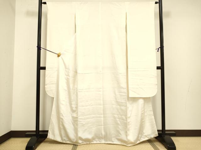 ■■■　サイズ　■■■ 身丈 164cm（肩から） 裄丈 62.5cm 袖丈 111cm　縫込み 2cm 袖幅 32.5cm 前幅 22cm 後幅 28cm 着物縫いこみ 内揚げ 0cm 裄 お袖側 約1.5cm　身頃側 約2cm ■■■　商品詳細　■■■ 【正絹】 状態は接写画像のように表地所々・八掛・胴裏・衿裏に薄い汚れがございます。 大変上質な逸品になりますのでぜひお手入れをされてお召しになられてはいかがでしょうか。 お安く出品致しますので、是非この機会にいかがでしょうか？ ■■■　注意事項　■■■ ■モニター発色の具合により色合いが異なる場合がございます。 ■寸法は多少の誤差が生じる場合がございますのでご了承ください。 ■縫込みの長さが左右非対称の場合は短い部分を記載しております。 左右非対称であってもご返品・お値引き等の保証は出来かねますので、ご了承の上ご購入をお願い致します。 ■シミ等のチェックには注意を払っておりますが、見落としがある場合もございますし、個人の見解も様々ですので神経質な方のご購入はお控えください。 ■箪笥に入っておりました着物や帯なので畳みシワや匂いがあるものもございます。 ■お休みは基本的に土日祝となりますが、その他臨時でお休みする場合がございますのでご了承ください。 ■商品の発送は平日のみの発送となります。 ■夜間と土曜、日曜日はお問い合わせの回答が遅れる場合がございます。 ■当店では、お直し、紋入れ、お手入れ等は承っておりません。 ■生地の状態（ヤケ、経年劣化等）によってはサイズ直しが出来ない場合がございます。 その点もどうかご了承のうえ、ご購入をお願いいたします。 ■弊社で取り扱う商品は一点ものにつき、時期や在庫状況に応じて金額が変更となる場合がございます。 ■検針は行っておりません。予めご了承いただきますようお願いいたします。 ■【洗える着物】と記載のある商品におきましては、商品お届け後に洗濯を行ってしまってからのご返品にはご対応しかねます。 念の為、専門店でのお手入れをお願いいたします。 ■着物のサイズ目安は下記を参考ください↓ ＜女性着物＞　お端折り次第で＋5?　−10?が着用可能サイズ 　例）身丈170?の場合、身長160?〜175? ＜男性着物＞　身丈＋約25?〜27?程が適応身長 　例）身丈155?の場合、身長180〜182?