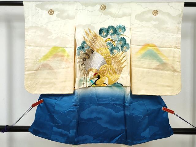 ■■■　サイズ　■■■ 【羽織】 身丈 88cm（肩から） 裄丈 47.5cm（肩上げ　0cm） 袖丈 56cm　縫込み 4.5cm 袖幅 30.5cm 前幅 15cm 後幅 16.5cm （腰上げ　6cm） 裄 お袖側 約2cm　身頃側 約0cm ■■■　商品詳細　■■■ 羽織【正絹・五つ紋】 状態は接写画像のように表地所々・紐部分・裏地に薄い汚れがございます。 大変上質な逸品になりますので 気になる方はお手入れをされてお召しになられてはいかがでしょうか。 お安く出品致しますので、是非この機会にいかがでしょうか？ ■■■　注意事項　■■■ ■モニター発色の具合により色合いが異なる場合がございます。 ■寸法は多少の誤差が生じる場合がございますのでご了承ください。 ■縫込みの長さが左右非対称の場合は短い部分を記載しております。 左右非対称であってもご返品・お値引き等の保証は出来かねますので、ご了承の上ご購入をお願い致します。 ■シミ等のチェックには注意を払っておりますが、見落としがある場合もございますし、個人の見解も様々ですので神経質な方のご購入はお控えください。 ■箪笥に入っておりました着物や帯なので畳みシワや匂いがあるものもございます。 ■お休みは基本的に土日祝となりますが、その他臨時でお休みする場合がございますのでご了承ください。 ■商品の発送は平日のみの発送となります。 ■夜間と土曜、日曜日はお問い合わせの回答が遅れる場合がございます。 ■当店では、お直し、紋入れ、お手入れ等は承っておりません。 ■生地の状態（ヤケ、経年劣化等）によってはサイズ直しが出来ない場合がございます。 その点もどうかご了承のうえ、ご購入をお願いいたします。 ■弊社で取り扱う商品は一点ものにつき、時期や在庫状況に応じて金額が変更となる場合がございます。 ■検針は行っておりません。予めご了承いただきますようお願いいたします。 ■【洗える着物】と記載のある商品におきましては、商品お届け後に洗濯を行ってしまってからのご返品にはご対応しかねます。 念の為、専門店でのお手入れをお願いいたします。 ■写真に写っている物が全てになります。それ以外の付属品はございませんのでご了承ください。 ■状態に関する写真につきましては、掲載可能な写真枚数に限りがあるため、各箇所につき1枚参考画像を掲載しております。 ■着物のサイズ目安は下記を参考ください↓ ＜女性着物＞　お端折り次第で＋5cm　－1cmが着用可能サイズ 　例）身丈170cmの場合、身長160cm～175cm ＜男性着物＞　身丈＋約25cm～27cm程が適応身長 　例）身丈155cmの場合、身長180～182cm