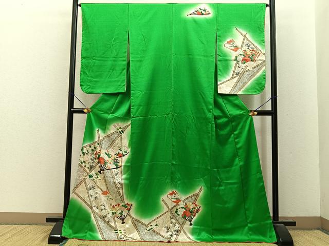 ■■■　サイズ　■■■ 身丈 169cm（肩から） 裄丈 65cm 袖丈 66cm　縫込み 3cm 袖幅 33.5cm 前幅 24cm 後幅 31cm 着物縫いこみ 内揚げ 0cm 裄 お袖側 約3cm　身頃側 約3cm ■■■　商品詳細　■■■ 【正絹】 状態は画像を添付しておりますので、そちらをご確認下さいますよう宜しくお願い致します。 大変上質な逸品になります。 お安く出品致しますので、是非この機会にいかがでしょうか？ ■■■　注意事項　■■■ ■モニター発色の具合により色合いが異なる場合がございます。 ■寸法は多少の誤差が生じる場合がございますのでご了承ください。 ■縫込みの長さが左右非対称の場合は短い部分を記載しております。 左右非対称であってもご返品・お値引き等の保証は出来かねますので、ご了承の上ご購入をお願い致します。 ■シミ等のチェックには注意を払っておりますが、見落としがある場合もございますし、個人の見解も様々ですので神経質な方のご購入はお控えください。 ■箪笥に入っておりました着物や帯なので畳みシワや匂いがあるものもございます。 ■お休みは基本的に土日祝となりますが、その他臨時でお休みする場合がございますのでご了承ください。 ■商品の発送は平日のみの発送となります。 ■夜間と土曜、日曜日はお問い合わせの回答が遅れる場合がございます。 ■当店では、お直し、紋入れ、お手入れ等は承っておりません。 ■生地の状態（ヤケ、経年劣化等）によってはサイズ直しが出来ない場合がございます。 その点もどうかご了承のうえ、ご購入をお願いいたします。 ■弊社で取り扱う商品は一点ものにつき、時期や在庫状況に応じて金額が変更となる場合がございます。 ■検針は行っておりません。予めご了承いただきますようお願いいたします。 ■【洗える着物】と記載のある商品におきましては、商品お届け後に洗濯を行ってしまってからのご返品にはご対応しかねます。 念の為、専門店でのお手入れをお願いいたします。 ■写真に写っている物が全てになります。それ以外の付属品はございませんのでご了承ください。 ■状態に関する写真につきましては、掲載可能な写真枚数に限りがあるため、各箇所につき1枚参考画像を掲載しております。 ■着物のサイズ目安は下記を参考ください↓ ＜女性着物＞　お端折り次第で＋5cm　−1cmが着用可能サイズ 　例）身丈170cmの場合、身長160cm〜175cm ＜男性着物＞　身丈＋約25cm〜27cm程が適応身長 　例）身丈155cmの場合、身長180〜182cm
