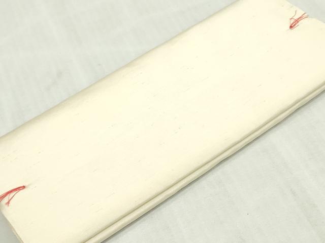 ■■■　サイズ　■■■ 長さ　　着尺分あり 幅　　　約36cm ■■■　商品詳細　■■■ 【正絹・未使用】 状態は特に目立ったシミ汚れなどもなく大変良い状態です。 大変上質な逸品になります。 お安く出品致しますので、是非この機会にいかがでしょうか？ ■■■　注意事項　■■■ ■モニター発色の具合により色合いが異なる場合がございます。 ■寸法は多少の誤差が生じる場合がございますのでご了承ください。 ■縫込みの長さが左右非対称の場合は短い部分を記載しております。 左右非対称であってもご返品・お値引き等の保証は出来かねますので、ご了承の上ご購入をお願い致します。 ■シミ等のチェックには注意を払っておりますが、見落としがある場合もございますし、個人の見解も様々ですので神経質な方のご購入はお控えください。 ■箪笥に入っておりました着物や帯なので畳みシワや匂いがあるものもございます。 ■お休みは基本的に土日祝となりますが、その他臨時でお休みする場合がございますのでご了承ください。 ■商品の発送は平日のみの発送となります。 ■夜間と土曜、日曜日はお問い合わせの回答が遅れる場合がございます。 ■当店では、お直し、紋入れ、お手入れ等は承っておりません。 ■生地の状態（ヤケ、経年劣化等）によってはサイズ直しが出来ない場合がございます。 その点もどうかご了承のうえ、ご購入をお願いいたします。 ■弊社で取り扱う商品は一点ものにつき、時期や在庫状況に応じて金額が変更となる場合がございます。 ■検針は行っておりません。予めご了承いただきますようお願いいたします。 ■【洗える着物】と記載のある商品におきましては、商品お届け後に洗濯を行ってしまってからのご返品にはご対応しかねます。 念の為、専門店でのお手入れをお願いいたします。 ■写真に写っている物が全てになります。それ以外の付属品はございませんのでご了承ください。 ■状態に関する写真につきましては、掲載可能な写真枚数に限りがあるため、各箇所につき1枚参考画像を掲載しております。 ■着物のサイズ目安は下記を参考ください↓ ＜女性着物＞　お端折り次第で＋5cm　−1cmが着用可能サイズ 　例）身丈170cmの場合、身長160cm〜175cm ＜男性着物＞　身丈＋約25cm〜27cm程が適応身長 　例）身丈155cmの場合、身長180〜182cm