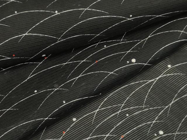 ■■■　サイズ　■■■ 身丈 156cm（肩から） 裄丈 64cm 袖丈 46cm　縫込み 3cm 袖幅 32cm 前幅 23cm 後幅 30.5cm 着物縫いこみ 内揚げ 0cm 裄 お袖側 約2cm　身頃側 約2cm ■■■　商品詳細　■■■ 【化繊】 状態は接写画像のように衿裏に薄い汚れがございますが その他特に目立ったシミ汚れなどもなく大変良い状態です。 お安く出品致しますので、是非この機会にいかがでしょうか？ ■■■　注意事項　■■■ ■モニター発色の具合により色合いが異なる場合がございます。 ■寸法は多少の誤差が生じる場合がございますのでご了承ください。 ■縫込みの長さが左右非対称の場合は短い部分を記載しております。 左右非対称であってもご返品・お値引き等の保証は出来かねますので、ご了承の上ご購入をお願い致します。 ■シミ等のチェックには注意を払っておりますが、見落としがある場合もございますし、個人の見解も様々ですので神経質な方のご購入はお控えください。 ■箪笥に入っておりました着物や帯なので畳みシワや匂いがあるものもございます。 ■お休みは基本的に土日祝となりますが、その他臨時でお休みする場合がございますのでご了承ください。 ■商品の発送は平日のみの発送となります。 ■夜間と土曜、日曜日はお問い合わせの回答が遅れる場合がございます。 ■当店では、お直し、紋入れ、お手入れ等は承っておりません。 ■生地の状態（ヤケ、経年劣化等）によってはサイズ直しが出来ない場合がございます。 その点もどうかご了承のうえ、ご購入をお願いいたします。 ■弊社で取り扱う商品は一点ものにつき、時期や在庫状況に応じて金額が変更となる場合がございます。 ■検針は行っておりません。予めご了承いただきますようお願いいたします。 ■【洗える着物】と記載のある商品におきましては、商品お届け後に洗濯を行ってしまってからのご返品にはご対応しかねます。 念の為、専門店でのお手入れをお願いいたします。 ■着物のサイズ目安は下記を参考ください↓ ＜女性着物＞　お端折り次第で＋5cm　−1cmが着用可能サイズ 　例）身丈170cmの場合、身長160cm〜175cm ＜男性着物＞　身丈＋約25cm〜27cm程が適応身長 　例）身丈155cmの場合、身長180〜182cm