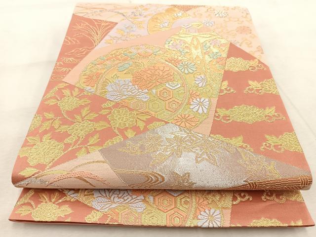 ■■■　サイズ　■■■ 長さ 420cm 幅 30.5cm程 ■■■　商品詳細　■■■ 【正絹・芯なし】 詳細に関しましては、画像をご確認ください。 大変上質な逸品になります。 お安く出品致しますので、是非この機会にいかがでしょうか？ ■■■　注意事項　■■■ ■モニター発色の具合により色合いが異なる場合がございます。 ■寸法は多少の誤差が生じる場合がございますのでご了承ください。 ■縫込みの長さが左右非対称の場合は短い部分を記載しております。 左右非対称であってもご返品・お値引き等の保証は出来かねますので、ご了承の上ご購入をお願い致します。 ■シミ等のチェックには注意を払っておりますが、見落としがある場合もございますし、個人の見解も様々ですので神経質な方のご購入はお控えください。 ■箪笥に入っておりました着物や帯なので畳みシワや匂いがあるものもございます。 ■お休みは基本的に土日祝となりますが、その他臨時でお休みする場合がございますのでご了承ください。 ■商品の発送は平日のみの発送となります。 ■夜間と土曜、日曜日はお問い合わせの回答が遅れる場合がございます。 ■当店では、お直し、紋入れ、お手入れ等は承っておりません。 ■生地の状態（ヤケ、経年劣化等）によってはサイズ直しが出来ない場合がございます。 その点もどうかご了承のうえ、ご購入をお願いいたします。 ■弊社で取り扱う商品は一点ものにつき、時期や在庫状況に応じて金額が変更となる場合がございます。 ■検針は行っておりません。予めご了承いただきますようお願いいたします。 ■【洗える着物】と記載のある商品におきましては、商品お届け後に洗濯を行ってしまってからのご返品にはご対応しかねます。 念の為、専門店でのお手入れをお願いいたします。 ■着物のサイズ目安は下記を参考ください↓ ＜女性着物＞　お端折り次第で＋5cm　−1cmが着用可能サイズ 　例）身丈170cmの場合、身長160cm〜175cm ＜男性着物＞　身丈＋約25cm〜27cm程が適応身長 　例）身丈155cmの場合、身長180〜182cm