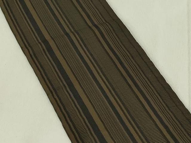 ■■■　サイズ　■■■ 長さ 368cm 幅 9.5cm程 ■■■　商品詳細　■■■ 【正絹】 詳細に関しましては、画像をご確認ください。 大変上質な逸品になります。 お安く出品致しますので、是非この機会にいかがでしょうか？ ※汚れに関しましては、着用時には見えない部分になりますのであまり気にならずお召になれるかと思います。 ■■■　注意事項　■■■ ■モニター発色の具合により色合いが異なる場合がございます。 ■寸法は多少の誤差が生じる場合がございますのでご了承ください。 ■縫込みの長さが左右非対称の場合は短い部分を記載しております。 左右非対称であってもご返品・お値引き等の保証は出来かねますので、ご了承の上ご購入をお願い致します。 ■シミ等のチェックには注意を払っておりますが、見落としがある場合もございますし、個人の見解も様々ですので神経質な方のご購入はお控えください。 ■箪笥に入っておりました着物や帯なので畳みシワや匂いがあるものもございます。 ■お休みは基本的に土日祝となりますが、その他臨時でお休みする場合がございますのでご了承ください。 ■商品の発送は平日のみの発送となります。 ■夜間と土曜、日曜日はお問い合わせの回答が遅れる場合がございます。 ■当店では、お直し、紋入れ、お手入れ等は承っておりません。 ■生地の状態（ヤケ、経年劣化等）によってはサイズ直しが出来ない場合がございます。 その点もどうかご了承のうえ、ご購入をお願いいたします。 ■弊社で取り扱う商品は一点ものにつき、時期や在庫状況に応じて金額が変更となる場合がございます。 ■検針は行っておりません。予めご了承いただきますようお願いいたします。 ■【洗える着物】と記載のある商品におきましては、商品お届け後に洗濯を行ってしまってからのご返品にはご対応しかねます。 念の為、専門店でのお手入れをお願いいたします。 ■着物のサイズ目安は下記を参考ください↓ ＜女性着物＞　お端折り次第で＋5cm　−1cmが着用可能サイズ 　例）身丈170cmの場合、身長160cm〜175cm ＜男性着物＞　身丈＋約25cm〜27cm程が適応身長 　例）身丈155cmの場合、身長180〜182cm