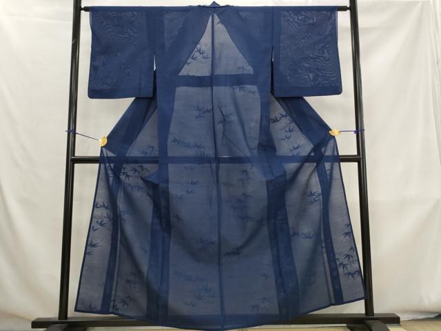 平和屋の平和屋着物＊夏物　色無地　絽　笹の葉紋紗　紺色　正絹　逸品　AABK8791st｜アングル2
