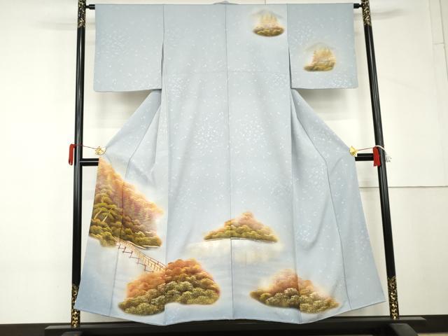 ■■■　サイズ　■■■ 身丈 152.5cm（肩から） 裄丈 63cm 袖丈 46cm　縫込み 5cm 袖幅 32.5cm 前幅 24cm 後幅 30.5cm 着物縫いこみ 内揚げ 10cm 裄 お袖側 約2.5cm　身頃側 約4cm ■■■　商品詳細　■■■ 【正絹】 状態は接写画像のように衿山・右袖前に薄い汚れがございますが その他特に目立ったシミ汚れなどもなく大変良い状態です。 大変上質な逸品になります。 お安く出品致しますので、是非この機会にいかがでしょうか？ ■■■　注意事項　■■■ ■モニター発色の具合により色合いが異なる場合がございます。 ■寸法は多少の誤差が生じる場合がございますのでご了承ください。 ■縫込みの長さが左右非対称の場合は短い部分を記載しております。 左右非対称であってもご返品・お値引き等の保証は出来かねますので、ご了承の上ご購入をお願い致します。 ■シミ等のチェックには注意を払っておりますが、見落としがある場合もございますし、個人の見解も様々ですので神経質な方のご購入はお控えください。 ■箪笥に入っておりました着物や帯なので畳みシワや匂いがあるものもございます。 ■お休みは基本的に土日祝となりますが、その他臨時でお休みする場合がございますのでご了承ください。 ■商品の発送は平日のみの発送となります。 ■夜間と土曜、日曜日はお問い合わせの回答が遅れる場合がございます。 ■当店では、お直し、紋入れ、お手入れ等は承っておりません。 ■生地の状態（ヤケ、経年劣化等）によってはサイズ直しが出来ない場合がございます。 その点もどうかご了承のうえ、ご購入をお願いいたします。 ■弊社で取り扱う商品は一点ものにつき、時期や在庫状況に応じて金額が変更となる場合がございます。 ■検針は行っておりません。予めご了承いただきますようお願いいたします。 ■【洗える着物】と記載のある商品におきましては、商品お届け後に洗濯を行ってしまってからのご返品にはご対応しかねます。 念の為、専門店でのお手入れをお願いいたします。 ■写真に写っている物が全てになります。それ以外の付属品はございませんのでご了承ください。 ■状態に関する写真につきましては、掲載可能な写真枚数に限りがあるため、各箇所につき1枚参考画像を掲載しております。 ■着物のサイズ目安は下記を参考ください↓ ＜女性着物＞　お端折り次第で＋5cm　−1cmが着用可能サイズ 　例）身丈170cmの場合、身長160cm〜175cm ＜男性着物＞　身丈＋約25cm〜27cm程が適応身長 　例）身丈155cmの場合、身長180〜182cm
