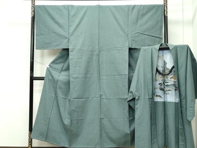 ■■■　サイズ　■■■ 【着物】 身丈 150cm（肩から） 裄丈 69cm 袖丈 48.5cm 袖幅 35cm 前幅 25cm 後幅 30.5cm 着物縫いこみ 内揚げ 4cm 裄 お袖側 約 2cm　身頃側 約 1.5cm 【羽織】 身丈 95.5cm（肩から） 裄丈 70cm 袖丈 48cm 袖幅 35cm 前幅 19.5cm 後幅 31.5cm 裄 お袖側 約 1.5cm　身頃側 約 1.5cm ■■■　商品詳細　■■■ 【正絹・未使用】 状態は特に目立ったシミ汚れなどもなく大変良い状態です。 大変上質な極上の逸品になります。 お安く出品致しますので、是非この機会にいかがでしょうか？ ■■■　注意事項　■■■ ■モニター発色の具合により色合いが異なる場合がございます。 ■寸法は多少の誤差が生じる場合がございますのでご了承ください。 ■縫込みの長さが左右非対称の場合は短い部分を記載しております。 左右非対称であってもご返品・お値引き等の保証は出来かねますので、ご了承の上ご購入をお願い致します。 ■シミ等のチェックには注意を払っておりますが、見落としがある場合もございますし、個人の見解も様々ですので神経質な方のご購入はお控えください。 ■箪笥に入っておりました着物や帯なので畳みシワや匂いがあるものもございます。 ■お休みは基本的に土日祝となりますが、その他臨時でお休みする場合がございますのでご了承ください。 ■商品の発送は平日のみの発送となります。 ■夜間と土曜、日曜日はお問い合わせの回答が遅れる場合がございます。 ■当店では、お直し、紋入れ、お手入れ等は承っておりません。 ■生地の状態（ヤケ、経年劣化等）によってはサイズ直しが出来ない場合がございます。 その点もどうかご了承のうえ、ご購入をお願いいたします。 ■弊社で取り扱う商品は一点ものにつき、時期や在庫状況に応じて金額が変更となる場合がございます。 ■検針は行っておりません。予めご了承いただきますようお願いいたします。 ■【洗える着物】と記載のある商品におきましては、商品お届け後に洗濯を行ってしまってからのご返品にはご対応しかねます。 念の為、専門店でのお手入れをお願いいたします。 ■着物のサイズ目安は下記を参考ください↓ ＜女性着物＞　お端折り次第で＋5?　−10?が着用可能サイズ 　例）身丈170?の場合、身長160?〜175? ＜男性着物＞　身丈＋約25?〜27?程が適応身長 　例）身丈155?の場合、身長180〜182?