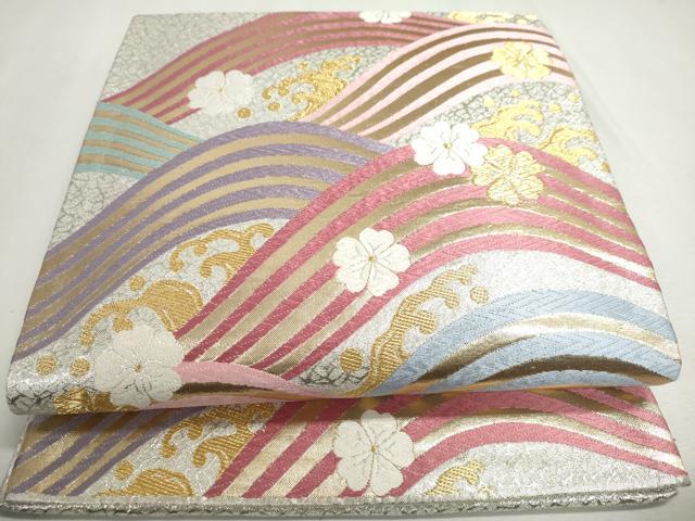 ■■■　サイズ　■■■ 長さ 438cm 幅 31cm程 ■■■　商品詳細　■■■ 【正絹】 詳細に関しましては、画像をご確認ください。 大変上質な逸品になります。 お安く出品致しますので、是非この機会にいかがでしょうか？ ■■■　注意事項　■■■ ■モニター発色の具合により色合いが異なる場合がございます。 ■寸法は多少の誤差が生じる場合がございますのでご了承ください。 ■縫込みの長さが左右非対称の場合は短い部分を記載しております。 左右非対称であってもご返品・お値引き等の保証は出来かねますので、ご了承の上ご購入をお願い致します。 ■シミ等のチェックには注意を払っておりますが、見落としがある場合もございますし、個人の見解も様々ですので神経質な方のご購入はお控えください。 ■箪笥に入っておりました着物や帯なので畳みシワや匂いがあるものもございます。 ■お休みは基本的に土日祝となりますが、その他臨時でお休みする場合がございますのでご了承ください。 ■商品の発送は平日のみの発送となります。 ■夜間と土曜、日曜日はお問い合わせの回答が遅れる場合がございます。 ■当店では、お直し、紋入れ、お手入れ等は承っておりません。 ■生地の状態（ヤケ、経年劣化等）によってはサイズ直しが出来ない場合がございます。 その点もどうかご了承のうえ、ご購入をお願いいたします。 ■弊社で取り扱う商品は一点ものにつき、時期や在庫状況に応じて金額が変更となる場合がございます。 ■検針は行っておりません。予めご了承いただきますようお願いいたします。 ■【洗える着物】と記載のある商品におきましては、商品お届け後に洗濯を行ってしまってからのご返品にはご対応しかねます。 念の為、専門店でのお手入れをお願いいたします。 ■着物のサイズ目安は下記を参考ください↓ ＜女性着物＞　お端折り次第で＋5cm　−1cmが着用可能サイズ 　例）身丈170cmの場合、身長160cm〜175cm ＜男性着物＞　身丈＋約25cm〜27cm程が適応身長 　例）身丈155cmの場合、身長180〜182cm