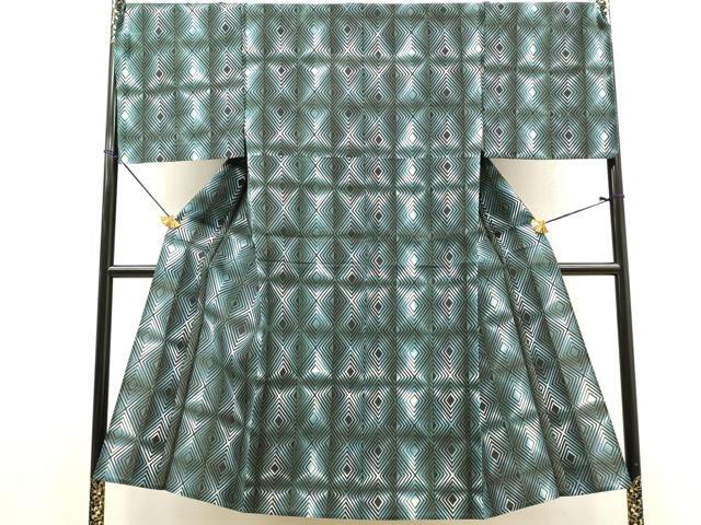 ■■■　サイズ　■■■ 身丈 144cm（肩から） 裄丈 71.5cm 袖丈 49cm　縫込み 5cm 袖幅 36.5cm 前幅 25cm 後幅 31cm 着物縫いこみ 内揚げ 7.5cm 裄 お袖側 約1cm　身頃側 約1cm ■■■　商品詳細　■■■ 【綿】 状態は特に目立ったシミ汚れなどもなく大変良い状態です。 大変上質な逸品になります。 お安く出品致しますので、是非この機会にいかがでしょうか？ ■■■　注意事項　■■■ ■モニター発色の具合により色合いが異なる場合がございます。 ■寸法は多少の誤差が生じる場合がございますのでご了承ください。 ■縫込みの長さが左右非対称の場合は短い部分を記載しております。 左右非対称であってもご返品・お値引き等の保証は出来かねますので、ご了承の上ご購入をお願い致します。 ■シミ等のチェックには注意を払っておりますが、見落としがある場合もございますし、個人の見解も様々ですので神経質な方のご購入はお控えください。 ■箪笥に入っておりました着物や帯なので畳みシワや匂いがあるものもございます。 ■お休みは基本的に土日祝となりますが、その他臨時でお休みする場合がございますのでご了承ください。 ■商品の発送は平日のみの発送となります。 ■夜間と土曜、日曜日はお問い合わせの回答が遅れる場合がございます。 ■当店では、お直し、紋入れ、お手入れ等は承っておりません。 ■生地の状態（ヤケ、経年劣化等）によってはサイズ直しが出来ない場合がございます。 その点もどうかご了承のうえ、ご購入をお願いいたします。 ■弊社で取り扱う商品は一点ものにつき、時期や在庫状況に応じて金額が変更となる場合がございます。 ■検針は行っておりません。予めご了承いただきますようお願いいたします。 ■【洗える着物】と記載のある商品におきましては、商品お届け後に洗濯を行ってしまってからのご返品にはご対応しかねます。 念の為、専門店でのお手入れをお願いいたします。 ■写真に写っている物が全てになります。それ以外の付属品はございませんのでご了承ください。 ■状態に関する写真につきましては、掲載可能な写真枚数に限りがあるため、各箇所につき1枚参考画像を掲載しております。 ■着物のサイズ目安は下記を参考ください↓ ＜女性着物＞　お端折り次第で＋5cm　−1cmが着用可能サイズ 　例）身丈170cmの場合、身長160cm〜175cm ＜男性着物＞　身丈＋約25cm〜27cm程が適応身長 　例）身丈155cmの場合、身長180〜182cm