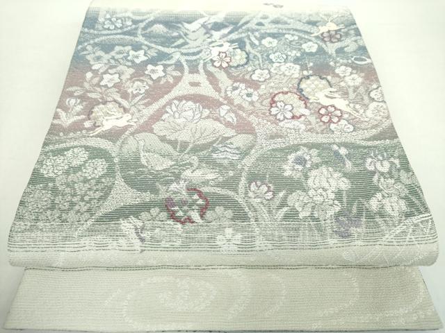 ■■■　サイズ　■■■ 長さ 448cm 幅 30.5cm程 ■■■　商品詳細　■■■ 【正絹】 状態は締めてはおりますが 特に目立ったシミ汚れなどもなく大変良い状態です。 大変上質な逸品になります。 お安く出品致しますので、是非この機会にいかがでしょうか？ ■■■　注意事項　■■■ ■モニター発色の具合により色合いが異なる場合がございます。 ■寸法は多少の誤差が生じる場合がございますのでご了承ください。 ■縫込みの長さが左右非対称の場合は短い部分を記載しております。 左右非対称であってもご返品・お値引き等の保証は出来かねますので、ご了承の上ご購入をお願い致します。 ■シミ等のチェックには注意を払っておりますが、見落としがある場合もございますし、個人の見解も様々ですので神経質な方のご購入はお控えください。 ■箪笥に入っておりました着物や帯なので畳みシワや匂いがあるものもございます。 ■お休みは基本的に土日祝となりますが、その他臨時でお休みする場合がございますのでご了承ください。 ■商品の発送は平日のみの発送となります。 ■夜間と土曜、日曜日はお問い合わせの回答が遅れる場合がございます。 ■当店では、お直し、紋入れ、お手入れ等は承っておりません。 ■生地の状態（ヤケ、経年劣化等）によってはサイズ直しが出来ない場合がございます。 その点もどうかご了承のうえ、ご購入をお願いいたします。 ■弊社で取り扱う商品は一点ものにつき、時期や在庫状況に応じて金額が変更となる場合がございます。 ■検針は行っておりません。予めご了承いただきますようお願いいたします。 ■【洗える着物】と記載のある商品におきましては、商品お届け後に洗濯を行ってしまってからのご返品にはご対応しかねます。 念の為、専門店でのお手入れをお願いいたします。 ■着物のサイズ目安は下記を参考ください↓ ＜女性着物＞　お端折り次第で＋5cm　−1cmが着用可能サイズ 　例）身丈170cmの場合、身長160cm〜175cm ＜男性着物＞　身丈＋約25cm〜27cm程が適応身長 　例）身丈155cmの場合、身長180〜182cm