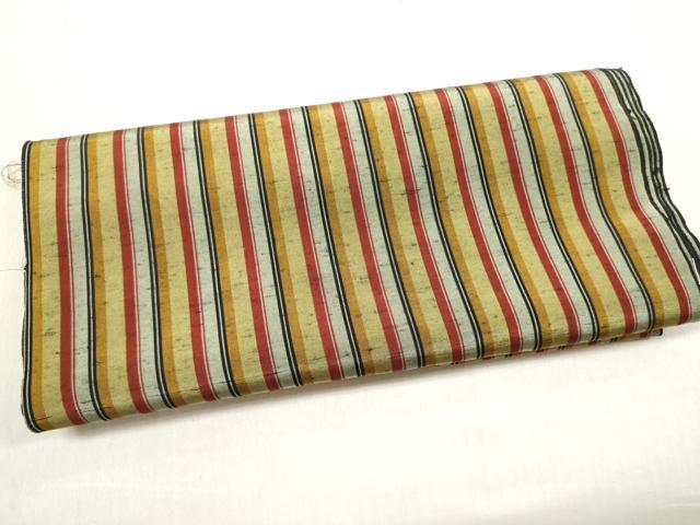 ■■■　サイズ　■■■ 長さ　　着尺分あり 幅　　　約38.5cm ■■■　商品詳細　■■■ 【交織・未使用】 状態は特に目立ったシミ汚れなどもなく大変良い状態です。 お安く出品致しますので、是非この機会にいかがでしょうか？ ■■■　注意事項　■■■ ■モニター発色の具合により色合いが異なる場合がございます。 ■寸法は多少の誤差が生じる場合がございますのでご了承ください。 ■縫込みの長さが左右非対称の場合は短い部分を記載しております。 左右非対称であってもご返品・お値引き等の保証は出来かねますので、ご了承の上ご購入をお願い致します。 ■シミ等のチェックには注意を払っておりますが、見落としがある場合もございますし、個人の見解も様々ですので神経質な方のご購入はお控えください。 ■箪笥に入っておりました着物や帯なので畳みシワや匂いがあるものもございます。 ■お休みは基本的に土日祝となりますが、その他臨時でお休みする場合がございますのでご了承ください。 ■商品の発送は平日のみの発送となります。 ■夜間と土曜、日曜日はお問い合わせの回答が遅れる場合がございます。 ■当店では、お直し、紋入れ、お手入れ等は承っておりません。 ■生地の状態（ヤケ、経年劣化等）によってはサイズ直しが出来ない場合がございます。 その点もどうかご了承のうえ、ご購入をお願いいたします。 ■弊社で取り扱う商品は一点ものにつき、時期や在庫状況に応じて金額が変更となる場合がございます。 ■検針は行っておりません。予めご了承いただきますようお願いいたします。 ■【洗える着物】と記載のある商品におきましては、商品お届け後に洗濯を行ってしまってからのご返品にはご対応しかねます。 念の為、専門店でのお手入れをお願いいたします。 ■着物のサイズ目安は下記を参考ください↓ ＜女性着物＞　お端折り次第で＋5cm　−1cmが着用可能サイズ 　例）身丈170cmの場合、身長160cm〜175cm ＜男性着物＞　身丈＋約25cm〜27cm程が適応身長 　例）身丈155cmの場合、身長180〜182cm