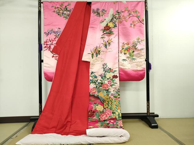 平和屋の平和屋本店●極上　中国三大刺繍 相良刺繍 色打掛 和装 婚礼 結婚式 花嫁 神社挙式 駒刺繍 孔雀飛鶴花文 暈し染め 金糸 逸品　DZAB5217kh6｜アングル2