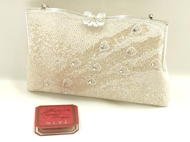 ■■■　サイズ　■■■ 【バッグ】 横　　　21cm 縦　　　13.5cm　取っ手込み　28cm 奥行き　4cm ■■■　商品詳細　■■■ 状態は参考画像のように金属部分の変色、汚れがございます。 大変上質な逸品になります。 お安く出品致しますので、是非この機会にいかがでしょうか？ ■■■　注意事項　■■■ ■モニター発色の具合により色合いが異なる場合がございます。 ■寸法は多少の誤差が生じる場合がございますのでご了承ください。 ■縫込みの長さが左右非対称の場合は短い部分を記載しております。 左右非対称であってもご返品・お値引き等の保証は出来かねますので、ご了承の上ご購入をお願い致します。 ■シミ等のチェックには注意を払っておりますが、見落としがある場合もございますし、個人の見解も様々ですので神経質な方のご購入はお控えください。 ■箪笥に入っておりました着物や帯なので畳みシワや匂いがあるものもございます。 ■お休みは基本的に土日祝となりますが、その他臨時でお休みする場合がございますのでご了承ください。 ■商品の発送は平日のみの発送となります。 ■夜間と土曜、日曜日はお問い合わせの回答が遅れる場合がございます。 ■当店では、お直し、紋入れ、お手入れ等は承っておりません。 ■生地の状態（ヤケ、経年劣化等）によってはサイズ直しが出来ない場合がございます。 その点もどうかご了承のうえ、ご購入をお願いいたします。 ■弊社で取り扱う商品は一点ものにつき、時期や在庫状況に応じて金額が変更となる場合がございます。 ■検針は行っておりません。予めご了承いただきますようお願いいたします。 ■【洗える着物】と記載のある商品におきましては、商品お届け後に洗濯を行ってしまってからのご返品にはご対応しかねます。 念の為、専門店でのお手入れをお願いいたします。 ■着物のサイズ目安は下記を参考ください↓ ＜女性着物＞　お端折り次第で＋5cm　−1cmが着用可能サイズ 　例）身丈170cmの場合、身長160cm〜175cm ＜男性着物＞　身丈＋約25cm〜27cm程が適応身長 　例）身丈155cmの場合、身長180〜182cm