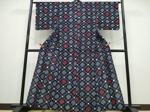 ■■■　サイズ　■■■ 身丈 160cm（肩から） 裄丈 65.5cm 袖丈 48cm　縫込み 2cm 袖幅 34.5cm 前幅 23.5cm 後幅 29.5cm 着物縫いこみ 内揚げ 0cm 裄 お袖側 約0cm　身頃側 約2cm ■■■　商品詳細　■■■ 【綿・未使用】 状態は接写画像のように後身頃に薄いシミがございますが その他特に目立ったシミ汚れなどもなく大変良い状態です。 人気の高い“有