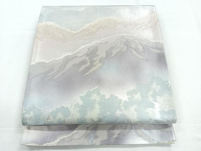 ■■■　サイズ　■■■ 長さ 434cm 幅 31cm程 ■■■　商品詳細　■■■ 【正絹・芯なし・未仕立て】 詳細に関しましては、画像をご確認ください。 大変上質な逸品になります。 お安く出品致しますので、是非この機会にいかがでしょうか？ ※汚れ等に関しましては、着用時には見えない部分になるかと思いますのであまり気にならずお召になれるかと思います。 ■■■　注意事項　■■■ ■モニター発色の具合により色合いが異なる場合がございます。 ■寸法は多少の誤差が生じる場合がございますのでご了承ください。 ■縫込みの長さが左右非対称の場合は短い部分を記載しております。 左右非対称であってもご返品・お値引き等の保証は出来かねますので、ご了承の上ご購入をお願い致します。 ■シミ等のチェックには注意を払っておりますが、見落としがある場合もございますし、個人の見解も様々ですので神経質な方のご購入はお控えください。 ■箪笥に入っておりました着物や帯なので畳みシワや匂いがあるものもございます。 ■お休みは基本的に土日祝となりますが、その他臨時でお休みする場合がございますのでご了承ください。 ■商品の発送は平日のみの発送となります。 ■夜間と土曜、日曜日はお問い合わせの回答が遅れる場合がございます。 ■当店では、お直し、紋入れ、お手入れ等は承っておりません。 ■生地の状態（ヤケ、経年劣化等）によってはサイズ直しが出来ない場合がございます。 その点もどうかご了承のうえ、ご購入をお願いいたします。 ■弊社で取り扱う商品は一点ものにつき、時期や在庫状況に応じて金額が変更となる場合がございます。 ■検針は行っておりません。予めご了承いただきますようお願いいたします。 ■【洗える着物】と記載のある商品におきましては、商品お届け後に洗濯を行ってしまってからのご返品にはご対応しかねます。 念の為、専門店でのお手入れをお願いいたします。 ■着物のサイズ目安は下記を参考ください↓ ＜女性着物＞　お端折り次第で＋5cm　−1cmが着用可能サイズ 　例）身丈170cmの場合、身長160cm〜175cm ＜男性着物＞　身丈＋約25cm〜27cm程が適応身長 　例）身丈155cmの場合、身長180〜182cm