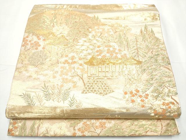 ■■■　サイズ　■■■ 長さ 430cm 幅 31cm程 ■■■　商品詳細　■■■ 【正絹・芯なし】 状態は締めてはおりますが 特に目立ったシミ汚れなどもなく大変良い状態です。 西陣の老舗服部織物は創業1788年から脈々と その卓越した技術力と創作性で親しまれてきました。 天明の昔から、京都・西陣に帯を織りつづけて200有余年。 服部織物は名匠の心と技を今に受け継ぎ手づくりの帯の美をひろめています。 色彩の美しさ、確かな技術をもって生み出される緩やかな曲線は 他に類を見ない西陣ならではの帯姿です。 大変上質な逸品になります。 お安く出品致しますので、是非この機会にいかがでしょうか？ ■■■　注意事項　■■■ ■モニター発色の具合により色合いが異なる場合がございます。 ■寸法は多少の誤差が生じる場合がございますのでご了承ください。 ■縫込みの長さが左右非対称の場合は短い部分を記載しております。 左右非対称であってもご返品・お値引き等の保証は出来かねますので、ご了承の上ご購入をお願い致します。 ■シミ等のチェックには注意を払っておりますが、見落としがある場合もございますし、個人の見解も様々ですので神経質な方のご購入はお控えください。 ■箪笥に入っておりました着物や帯なので畳みシワや匂いがあるものもございます。 ■お休みは基本的に土日祝となりますが、その他臨時でお休みする場合がございますのでご了承ください。 ■商品の発送は平日のみの発送となります。 ■夜間と土曜、日曜日はお問い合わせの回答が遅れる場合がございます。 ■当店では、お直し、紋入れ、お手入れ等は承っておりません。 ■生地の状態（ヤケ、経年劣化等）によってはサイズ直しが出来ない場合がございます。 その点もどうかご了承のうえ、ご購入をお願いいたします。 ■弊社で取り扱う商品は一点ものにつき、時期や在庫状況に応じて金額が変更となる場合がございます。 ■検針は行っておりません。予めご了承いただきますようお願いいたします。 ■【洗える着物】と記載のある商品におきましては、商品お届け後に洗濯を行ってしまってからのご返品にはご対応しかねます。 念の為、専門店でのお手入れをお願いいたします。 ■着物のサイズ目安は下記を参考ください↓ ＜女性着物＞　お端折り次第で＋5cm　−1cmが着用可能サイズ 　例）身丈170cmの場合、身長160cm〜175cm ＜男性着物＞　身丈＋約25cm〜27cm程が適応身長 　例）身丈155cmの場合、身長180〜182cm