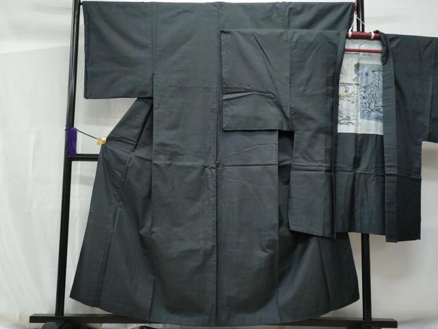 ■■■　サイズ　■■■ 【着物】 身丈 154cm（肩から） 裄丈 67cm 袖丈 49cm　縫込み 0cm 袖幅 34.5cm 前幅 26.5cm 後幅 30cm 着物縫いこみ 内揚げ 1cm 裄 お袖側 約1.5cm　身頃側 約2cm 【羽織】 身丈 95cm（肩から） 裄丈 68cm 袖丈 49cm　縫込み 0cm 袖幅 35cm 前幅 19.5cm 後幅 30.5cm 裄 お袖側 約1cm　身頃側 約2cm ■■■　商品詳細　■■■ 【正絹】 状態は画像を添付しておりますので、そちらをご確認下さいますよう宜しくお願い致します。 大変上質な逸品になります。 お安く出品致しますので、是非この機会にいかがでしょうか？ ■■■　注意事項　■■■ ■モニター発色の具合により色合いが異なる場合がございます。 ■寸法は多少の誤差が生じる場合がございますのでご了承ください。 ■縫込みの長さが左右非対称の場合は短い部分を記載しております。 左右非対称であってもご返品・お値引き等の保証は出来かねますので、ご了承の上ご購入をお願い致します。 ■シミ等のチェックには注意を払っておりますが、見落としがある場合もございますし、個人の見解も様々ですので神経質な方のご購入はお控えください。 ■箪笥に入っておりました着物や帯なので畳みシワや匂いがあるものもございます。 ■お休みは基本的に土日祝となりますが、その他臨時でお休みする場合がございますのでご了承ください。 ■商品の発送は平日のみの発送となります。 ■夜間と土曜、日曜日はお問い合わせの回答が遅れる場合がございます。 ■当店では、お直し、紋入れ、お手入れ等は承っておりません。 ■生地の状態（ヤケ、経年劣化等）によってはサイズ直しが出来ない場合がございます。 その点もどうかご了承のうえ、ご購入をお願いいたします。 ■弊社で取り扱う商品は一点ものにつき、時期や在庫状況に応じて金額が変更となる場合がございます。 ■検針は行っておりません。予めご了承いただきますようお願いいたします。 ■【洗える着物】と記載のある商品におきましては、商品お届け後に洗濯を行ってしまってからのご返品にはご対応しかねます。 念の為、専門店でのお手入れをお願いいたします。 ■着物のサイズ目安は下記を参考ください↓ ＜女性着物＞　お端折り次第で＋5cm　−1cmが着用可能サイズ 　例）身丈170cmの場合、身長160cm〜175cm ＜男性着物＞　身丈＋約25cm〜27cm程が適応身長 　例）身丈155cmの場合、身長180〜182cm