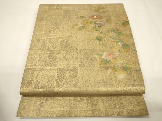 ■■■　サイズ　■■■ 長さ 452cm 幅 31.5cm程 ■■■　商品詳細　■■■ 【正絹・芯なし】 状態は締めてはおりますが 特に目立ったシミ汚れなどもなく大変良い状態です。 「螺鈿(らでん)」は、 貝殻の内側の真珠層を薄く切り出して、はめ込む手法です。 奈良時代に唐から螺鈿の技術が輸入されて以来、 真珠層が光線によって、青色やピンク色などの優しい光を放ち、 自然な非規則性が神秘的で日本人の心を惹きつけてきました。 丁寧に、精密に織り出された源氏物語・・・ 実に多彩な彩りは、螺鈿のみ表現できる美しさ 織り螺鈿金細工の染などでは表現できない、 貝殻の持つ自然な光沢がとても美しく、優雅さと華やかさを添えます。 大変上質な逸品になります。 お安く出品致しますので、是非この機会にいかがでしょうか？ ■■■　注意事項　■■■ ■モニター発色の具合により色合いが異なる場合がございます。 ■寸法は多少の誤差が生じる場合がございますのでご了承ください。 ■縫込みの長さが左右非対称の場合は短い部分を記載しております。 左右非対称であってもご返品・お値引き等の保証は出来かねますので、ご了承の上ご購入をお願い致します。 ■シミ等のチェックには注意を払っておりますが、見落としがある場合もございますし、個人の見解も様々ですので神経質な方のご購入はお控えください。 ■箪笥に入っておりました着物や帯なので畳みシワや匂いがあるものもございます。 ■お休みは基本的に土日祝となりますが、その他臨時でお休みする場合がございますのでご了承ください。 ■商品の発送は平日のみの発送となります。 ■夜間と土曜、日曜日はお問い合わせの回答が遅れる場合がございます。 ■当店では、お直し、紋入れ、お手入れ等は承っておりません。 ■生地の状態（ヤケ、経年劣化等）によってはサイズ直しが出来ない場合がございます。 その点もどうかご了承のうえ、ご購入をお願いいたします。 ■弊社で取り扱う商品は一点ものにつき、時期や在庫状況に応じて金額が変更となる場合がございます。 ■検針は行っておりません。予めご了承いただきますようお願いいたします。 ■【洗える着物】と記載のある商品におきましては、商品お届け後に洗濯を行ってしまってからのご返品にはご対応しかねます。 念の為、専門店でのお手入れをお願いいたします。 ■着物のサイズ目安は下記を参考ください↓ ＜女性着物＞　お端折り次第で＋5cm　−1cmが着用可能サイズ 　例）身丈170cmの場合、身長160cm〜175cm ＜男性着物＞　身丈＋約25cm〜27cm程が適応身長 　例）身丈155cmの場合、身長180〜182cm