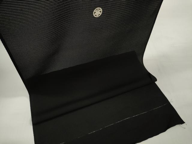 ■■■　サイズ　■■■ 長さ　　着尺分あり 幅　　　約37cm ■■■　商品詳細　■■■ 【正絹・紋付き・未使用】 状態は特に目立ったシミ汚れなどもなく大変良い状態です。 大変上質な逸品になります。 お安く出品致しますので、是非この機会にいかがでしょうか？ ■■■　注意事項　■■■ ■モニター発色の具合により色合いが異なる場合がございます。 ■寸法は多少の誤差が生じる場合がございますのでご了承ください。 ■縫込みの長さが左右非対称の場合は短い部分を記載しております。 左右非対称であってもご返品・お値引き等の保証は出来かねますので、ご了承の上ご購入をお願い致します。 ■シミ等のチェックには注意を払っておりますが、見落としがある場合もございますし、個人の見解も様々ですので神経質な方のご購入はお控えください。 ■箪笥に入っておりました着物や帯なので畳みシワや匂いがあるものもございます。 ■お休みは基本的に土日祝となりますが、その他臨時でお休みする場合がございますのでご了承ください。 ■商品の発送は平日のみの発送となります。 ■夜間と土曜、日曜日はお問い合わせの回答が遅れる場合がございます。 ■当店では、お直し、紋入れ、お手入れ等は承っておりません。 ■生地の状態（ヤケ、経年劣化等）によってはサイズ直しが出来ない場合がございます。 その点もどうかご了承のうえ、ご購入をお願いいたします。 ■弊社で取り扱う商品は一点ものにつき、時期や在庫状況に応じて金額が変更となる場合がございます。 ■検針は行っておりません。予めご了承いただきますようお願いいたします。 ■【洗える着物】と記載のある商品におきましては、商品お届け後に洗濯を行ってしまってからのご返品にはご対応しかねます。 念の為、専門店でのお手入れをお願いいたします。 ■着物のサイズ目安は下記を参考ください↓ ＜女性着物＞　お端折り次第で＋5cm　−1cmが着用可能サイズ 　例）身丈170cmの場合、身長160cm〜175cm ＜男性着物＞　身丈＋約25cm〜27cm程が適応身長 　例）身丈155cmの場合、身長180〜182cm