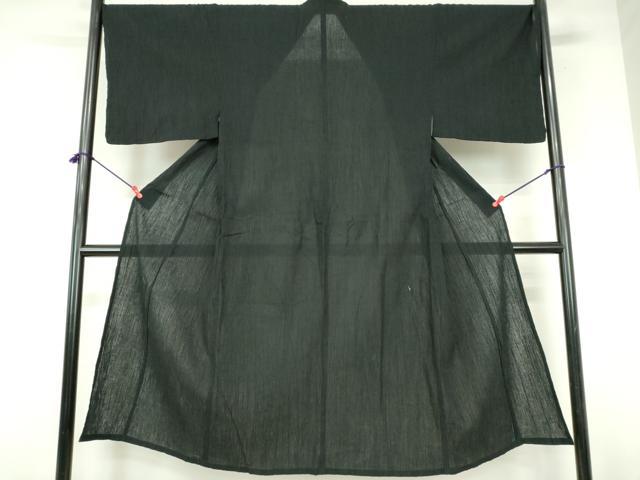 ■■■　サイズ　■■■ 身丈 141cm（肩から） 裄丈 70cm 袖丈 47cm　縫込み 2cm 袖幅 35cm 前幅 26cm 後幅 34cm 着物縫いこみ 内揚げ 0cm 裄 お袖側 約1.5cm　身頃側 約0cm ■■■　商品詳細　■■■ 【綿麻】 状態は接写画像のように右袖前に薄い汚れがございますが その他特に目立ったシミ汚れなどもなく大変良い状態です。 大変上質な逸品になります。 お安く出品致しますので、是非この機会にいかがでしょうか？ ■■■　注意事項　■■■ ■モニター発色の具合により色合いが異なる場合がございます。 ■寸法は多少の誤差が生じる場合がございますのでご了承ください。 ■縫込みの長さが左右非対称の場合は短い部分を記載しております。 左右非対称であってもご返品・お値引き等の保証は出来かねますので、ご了承の上ご購入をお願い致します。 ■シミ等のチェックには注意を払っておりますが、見落としがある場合もございますし、個人の見解も様々ですので神経質な方のご購入はお控えください。 ■箪笥に入っておりました着物や帯なので畳みシワや匂いがあるものもございます。 ■お休みは基本的に土日祝となりますが、その他臨時でお休みする場合がございますのでご了承ください。 ■商品の発送は平日のみの発送となります。 ■夜間と土曜、日曜日はお問い合わせの回答が遅れる場合がございます。 ■当店では、お直し、紋入れ、お手入れ等は承っておりません。 ■生地の状態（ヤケ、経年劣化等）によってはサイズ直しが出来ない場合がございます。 その点もどうかご了承のうえ、ご購入をお願いいたします。 ■弊社で取り扱う商品は一点ものにつき、時期や在庫状況に応じて金額が変更となる場合がございます。 ■検針は行っておりません。予めご了承いただきますようお願いいたします。 ■【洗える着物】と記載のある商品におきましては、商品お届け後に洗濯を行ってしまってからのご返品にはご対応しかねます。 念の為、専門店でのお手入れをお願いいたします。 ■写真に写っている物が全てになります。それ以外の付属品はございませんのでご了承ください。 ■状態に関する写真につきましては、掲載可能な写真枚数に限りがあるため、各箇所につき1枚参考画像を掲載しております。 ■着物のサイズ目安は下記を参考ください↓ ＜女性着物＞　お端折り次第で＋5cm　−1cmが着用可能サイズ 　例）身丈170cmの場合、身長160cm〜175cm ＜男性着物＞　身丈＋約25cm〜27cm程が適応身長 　例）身丈155cmの場合、身長180〜182cm