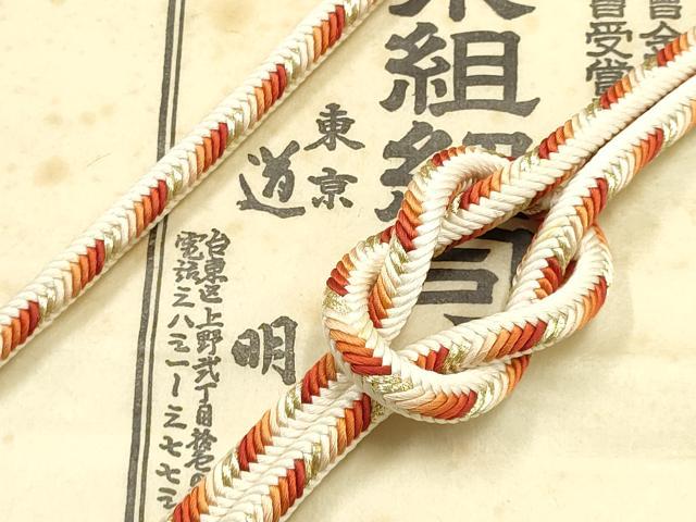 ■■■　サイズ　■■■ 長さ　約154.5cm（房を除く） ■■■　商品詳細　■■■ 【正絹】 状態は参考画像のように薄い汚れがございますが その他特に目立ったシミ汚れなどもなく大変良い状態です。 大変上質な逸品になります。 お安く出品致しますので、是非この機会にいかがでしょうか？ ■■■　注意事項　■■■ ■モニター発色の具合により色合いが異なる場合がございます。 ■寸法は多少の誤差が生じる場合がございますのでご了承ください。 ■縫込みの長さが左右非対称の場合は短い部分を記載しております。 左右非対称であってもご返品・お値引き等の保証は出来かねますので、ご了承の上ご購入をお願い致します。 ■シミ等のチェックには注意を払っておりますが、見落としがある場合もございますし、個人の見解も様々ですので神経質な方のご購入はお控えください。 ■箪笥に入っておりました着物や帯なので畳みシワや匂いがあるものもございます。 ■お休みは基本的に土日祝となりますが、その他臨時でお休みする場合がございますのでご了承ください。 ■商品の発送は平日のみの発送となります。 ■夜間と土曜、日曜日はお問い合わせの回答が遅れる場合がございます。 ■当店では、お直し、紋入れ、お手入れ等は承っておりません。 ■生地の状態（ヤケ、経年劣化等）によってはサイズ直しが出来ない場合がございます。 その点もどうかご了承のうえ、ご購入をお願いいたします。 ■弊社で取り扱う商品は一点ものにつき、時期や在庫状況に応じて金額が変更となる場合がございます。 ■検針は行っておりません。予めご了承いただきますようお願いいたします。 ■【洗える着物】と記載のある商品におきましては、商品お届け後に洗濯を行ってしまってからのご返品にはご対応しかねます。 念の為、専門店でのお手入れをお願いいたします。 ■着物のサイズ目安は下記を参考ください↓ ＜女性着物＞　お端折り次第で＋5cm　−1cmが着用可能サイズ 　例）身丈170cmの場合、身長160cm〜175cm ＜男性着物＞　身丈＋約25cm〜27cm程が適応身長 　例）身丈155cmの場合、身長180〜182cm