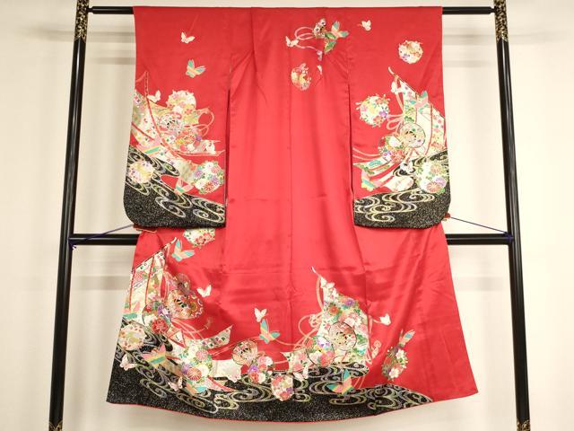 ■■■　サイズ　■■■ 【祝着】 身丈 133.5cm（肩から） 裄丈 50cm（肩上げ　2.5cm） 袖丈 74.5cm　縫込み 2cm 袖幅 31cm 前幅 18.5cm 後幅 25cm 着物縫いこみ 内揚げ 0cm （腰上げ　0cm） 裄 お袖側 約2.5cm　身頃側 約1.5cm ■■■　商品詳細　■■■ 着物【正絹】の状態は接写画像のように左袖前に汚れがございますが その他特に目立ったシミ汚れなどもなく大変良い状態です。 大変上質な逸品になります。 お安く出品致しますので、是非この機会にいかがでしょうか？ ■■■　注意事項　■■■ ■モニター発色の具合により色合いが異なる場合がございます。 ■寸法は多少の誤差が生じる場合がございますのでご了承ください。 ■縫込みの長さが左右非対称の場合は短い部分を記載しております。 左右非対称であってもご返品・お値引き等の保証は出来かねますので、ご了承の上ご購入をお願い致します。 ■シミ等のチェックには注意を払っておりますが、見落としがある場合もございますし、個人の見解も様々ですので神経質な方のご購入はお控えください。 ■箪笥に入っておりました着物や帯なので畳みシワや匂いがあるものもございます。 ■お休みは基本的に土日祝となりますが、その他臨時でお休みする場合がございますのでご了承ください。 ■商品の発送は平日のみの発送となります。 ■夜間と土曜、日曜日はお問い合わせの回答が遅れる場合がございます。 ■当店では、お直し、紋入れ、お手入れ等は承っておりません。 ■生地の状態（ヤケ、経年劣化等）によってはサイズ直しが出来ない場合がございます。 その点もどうかご了承のうえ、ご購入をお願いいたします。 ■弊社で取り扱う商品は一点ものにつき、時期や在庫状況に応じて金額が変更となる場合がございます。 ■検針は行っておりません。予めご了承いただきますようお願いいたします。 ■【洗える着物】と記載のある商品におきましては、商品お届け後に洗濯を行ってしまってからのご返品にはご対応しかねます。 念の為、専門店でのお手入れをお願いいたします。 ■着物のサイズ目安は下記を参考ください↓ ＜女性着物＞　お端折り次第で＋5cm　−1cmが着用可能サイズ 　例）身丈170cmの場合、身長160cm〜175cm ＜男性着物＞　身丈＋約25cm〜27cm程が適応身長 　例）身丈155cmの場合、身長180〜182cm