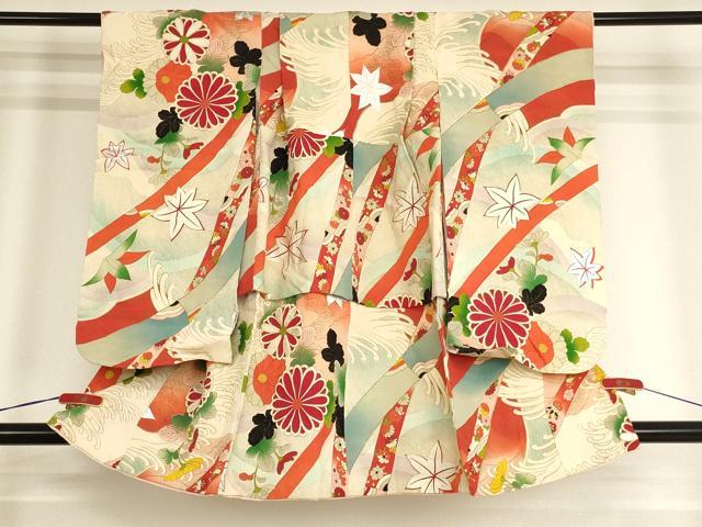 ■■■　サイズ　■■■ 【祝着】 身丈 90cm（肩から） 裄丈 45.5cm（肩上げ　4.5cm） 袖丈 70cm　縫込み 4cm 袖幅 29cm 前幅 20cm 後幅 26cm 着物縫いこみ 内揚げ 11cm （腰上げ　19cm） 裄 お袖側 約1.5cm　身頃側 約4.5cm ■■■　商品詳細　■■■ 着物【正絹】の状態は接写画像のように表地所々・裏地に汚れがございます。 大変上質な逸品になりますのでぜひお手入れをされてお召しになられてはいかがでしょうか。 お安く出品致しますので、是非この機会にいかがでしょうか？ ■■■　注意事項　■■■ ■モニター発色の具合により色合いが異なる場合がございます。 ■寸法は多少の誤差が生じる場合がございますのでご了承ください。 ■縫込みの長さが左右非対称の場合は短い部分を記載しております。 左右非対称であってもご返品・お値引き等の保証は出来かねますので、ご了承の上ご購入をお願い致します。 ■シミ等のチェックには注意を払っておりますが、見落としがある場合もございますし、個人の見解も様々ですので神経質な方のご購入はお控えください。 ■箪笥に入っておりました着物や帯なので畳みシワや匂いがあるものもございます。 ■お休みは基本的に土日祝となりますが、その他臨時でお休みする場合がございますのでご了承ください。 ■商品の発送は平日のみの発送となります。 ■夜間と土曜、日曜日はお問い合わせの回答が遅れる場合がございます。 ■当店では、お直し、紋入れ、お手入れ等は承っておりません。 ■生地の状態（ヤケ、経年劣化等）によってはサイズ直しが出来ない場合がございます。 その点もどうかご了承のうえ、ご購入をお願いいたします。 ■弊社で取り扱う商品は一点ものにつき、時期や在庫状況に応じて金額が変更となる場合がございます。 ■検針は行っておりません。予めご了承いただきますようお願いいたします。 ■【洗える着物】と記載のある商品におきましては、商品お届け後に洗濯を行ってしまってからのご返品にはご対応しかねます。 念の為、専門店でのお手入れをお願いいたします。 ■着物のサイズ目安は下記を参考ください↓ ＜女性着物＞　お端折り次第で＋5cm　−1cmが着用可能サイズ 　例）身丈170cmの場合、身長160cm〜175cm ＜男性着物＞　身丈＋約25cm〜27cm程が適応身長 　例）身丈155cmの場合、身長180〜182cm