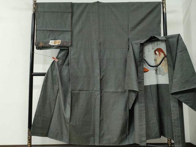 ■■■　サイズ　■■■ 【着物】 身丈 150cm（肩から） 裄丈 68cm 袖丈 53cm　縫込み 3cm 袖幅 34cm 前幅 24cm 後幅 30.5cm 着物縫いこみ 内揚げ 10cm 裄 お袖側 約3cm　身頃側 約3cm 【羽織】 身丈 92cm（肩から） 裄丈 68.5cm 袖丈 48cm　縫込み 0cm 袖幅 34.5cm 前幅 19cm 後幅 30cm 裄 お袖側 約1cm　身頃側 約1cm ■■■　商品詳細　■■■ 【正絹・未使用】 状態は特に目立ったシミ汚れなどもなく大変良い状態です。 大変上質な逸品になります。 お安く出品致しますので、是非この機会にいかがでしょうか？ ■■■　注意事項　■■■ ■モニター発色の具合により色合いが異なる場合がございます。 ■寸法は多少の誤差が生じる場合がございますのでご了承ください。 ■縫込みの長さが左右非対称の場合は短い部分を記載しております。 左右非対称であってもご返品・お値引き等の保証は出来かねますので、ご了承の上ご購入をお願い致します。 ■シミ等のチェックには注意を払っておりますが、見落としがある場合もございますし、個人の見解も様々ですので神経質な方のご購入はお控えください。 ■箪笥に入っておりました着物や帯なので畳みシワや匂いがあるものもございます。 ■お休みは基本的に土日祝となりますが、その他臨時でお休みする場合がございますのでご了承ください。 ■商品の発送は平日のみの発送となります。 ■夜間と土曜、日曜日はお問い合わせの回答が遅れる場合がございます。 ■当店では、お直し、紋入れ、お手入れ等は承っておりません。 ■生地の状態（ヤケ、経年劣化等）によってはサイズ直しが出来ない場合がございます。 その点もどうかご了承のうえ、ご購入をお願いいたします。 ■弊社で取り扱う商品は一点ものにつき、時期や在庫状況に応じて金額が変更となる場合がございます。 ■検針は行っておりません。予めご了承いただきますようお願いいたします。 ■【洗える着物】と記載のある商品におきましては、商品お届け後に洗濯を行ってしまってからのご返品にはご対応しかねます。 念の為、専門店でのお手入れをお願いいたします。 ■着物のサイズ目安は下記を参考ください↓ ＜女性着物＞　お端折り次第で＋5cm　−1cmが着用可能サイズ 　例）身丈170cmの場合、身長160cm〜175cm ＜男性着物＞　身丈＋約25cm〜27cm程が適応身長 　例）身丈155cmの場合、身長180〜182cm