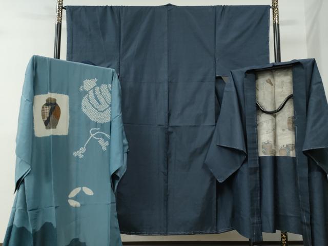 ■■■　サイズ　■■■ 【着物】 身丈 144cm（肩から） 裄丈 65.5cm 袖丈 48cm　縫込み 4cm 袖幅 34cm 前幅 26cm 後幅 31cm 着物縫いこみ 内揚げ 5cm 裄 お袖側 約2cm　身頃側 約2cm 【羽織】 身丈 90.5cm（肩から） 裄丈 66.5cm 袖丈 49.5cm　縫込み 0cm 袖幅 34.5cm 前幅 18cm 後幅 30cm 裄 お袖側 約1cm　身頃側 約2cm 【長襦袢：袷】 身丈 140cm（肩から） 裄丈 66.5cm 袖丈 47cm　縫込み 8cm 袖幅 33.5cm 前幅 28cm 後幅 30.5cm 着物縫いこみ 内揚げ 0cm 裄 お袖側 約2cm　身頃側 約3cm ■■■　商品詳細　■■■ 【正絹・未使用】 状態は特に目立ったシミ汚れなどもなく大変良い状態です。 大変上質な逸品になります。 お安く出品致しますので、是非この機会にいかがでしょうか？ ■■■　注意事項　■■■ ■モニター発色の具合により色合いが異なる場合がございます。 ■寸法は多少の誤差が生じる場合がございますのでご了承ください。 ■縫込みの長さが左右非対称の場合は短い部分を記載しております。 左右非対称であってもご返品・お値引き等の保証は出来かねますので、ご了承の上ご購入をお願い致します。 ■シミ等のチェックには注意を払っておりますが、見落としがある場合もございますし、個人の見解も様々ですので神経質な方のご購入はお控えください。 ■箪笥に入っておりました着物や帯なので畳みシワや匂いがあるものもございます。 ■お休みは基本的に土日祝となりますが、その他臨時でお休みする場合がございますのでご了承ください。 ■商品の発送は平日のみの発送となります。 ■夜間と土曜、日曜日はお問い合わせの回答が遅れる場合がございます。 ■当店では、お直し、紋入れ、お手入れ等は承っておりません。 ■生地の状態（ヤケ、経年劣化等）によってはサイズ直しが出来ない場合がございます。 その点もどうかご了承のうえ、ご購入をお願いいたします。 ■弊社で取り扱う商品は一点ものにつき、時期や在庫状況に応じて金額が変更となる場合がございます。 ■検針は行っておりません。予めご了承いただきますようお願いいたします。 ■【洗える着物】と記載のある商品におきましては、商品お届け後に洗濯を行ってしまってからのご返品にはご対応しかねます。 念の為、専門店でのお手入れをお願いいたします。 ■着物のサイズ目安は下記を参考ください↓ ＜女性着物＞　お端折り次第で＋5cm　−1cmが着用可能サイズ 　例）身丈170cmの場合、身長160cm〜175cm ＜男性着物＞　身丈＋約25cm〜27cm程が適応身長 　例）身丈155cmの場合、身長180〜182cm