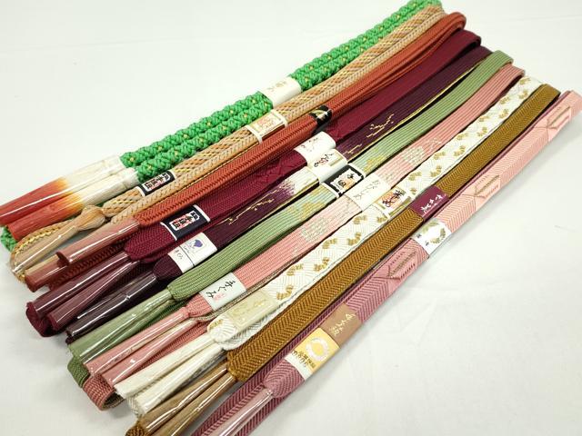■■■　商品詳細　■■■ 【未使用】 ※こちらのお品はまとめての出品となりますので、 サイズの詳細は記載しておりません。 ご理解の上でのご入札をお願い致します。 大変上質な逸品になります。 お安く出品致しますので、是非この機会にいかがでしょうか？ ■■■　注意事項　■■■ ■モニター発色の具合により色合いが異なる場合がございます。 ■寸法は多少の誤差が生じる場合がございますのでご了承ください。 ■縫込みの長さが左右非対称の場合は短い部分を記載しております。 左右非対称であってもご返品・お値引き等の保証は出来かねますので、ご了承の上ご購入をお願い致します。 ■シミ等のチェックには注意を払っておりますが、見落としがある場合もございますし、個人の見解も様々ですので神経質な方のご購入はお控えください。 ■箪笥に入っておりました着物や帯なので畳みシワや匂いがあるものもございます。 ■お休みは基本的に土日祝となりますが、その他臨時でお休みする場合がございますのでご了承ください。 ■商品の発送は平日のみの発送となります。 ■夜間と土曜、日曜日はお問い合わせの回答が遅れる場合がございます。 ■当店では、お直し、紋入れ、お手入れ等は承っておりません。 ■生地の状態（ヤケ、経年劣化等）によってはサイズ直しが出来ない場合がございます。 その点もどうかご了承のうえ、ご購入をお願いいたします。 ■弊社で取り扱う商品は一点ものにつき、時期や在庫状況に応じて金額が変更となる場合がございます。 ■検針は行っておりません。予めご了承いただきますようお願いいたします。 ■【洗える着物】と記載のある商品におきましては、商品お届け後に洗濯を行ってしまってからのご返品にはご対応しかねます。 念の為、専門店でのお手入れをお願いいたします。 ■着物のサイズ目安は下記を参考ください↓ ＜女性着物＞　お端折り次第で＋5cm　−1cmが着用可能サイズ 　例）身丈170cmの場合、身長160cm〜175cm ＜男性着物＞　身丈＋約25cm〜27cm程が適応身長 　例）身丈155cmの場合、身長180〜182cm