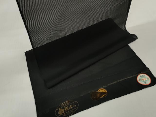■■■　サイズ　■■■ 長さ　　着尺分あり 幅　　　約36.5cm ■■■　商品詳細　■■■ 【正絹・紋付き・未使用】 状態は接写画像のように表地所々・裏面所々に薄い汚れがございます。 大変上質な逸品になります。 お安く出品致しますので、是非この機会にいかがでしょうか？ ※保管によるシワがございます。 ■■■　注意事項　■■■ ■モニター発色の具合により色合いが異なる場合がございます。 ■寸法は多少の誤差が生じる場合がございますのでご了承ください。 ■縫込みの長さが左右非対称の場合は短い部分を記載しております。 左右非対称であってもご返品・お値引き等の保証は出来かねますので、ご了承の上ご購入をお願い致します。 ■シミ等のチェックには注意を払っておりますが、見落としがある場合もございますし、個人の見解も様々ですので神経質な方のご購入はお控えください。 ■箪笥に入っておりました着物や帯なので畳みシワや匂いがあるものもございます。 ■お休みは基本的に土日祝となりますが、その他臨時でお休みする場合がございますのでご了承ください。 ■商品の発送は平日のみの発送となります。 ■夜間と土曜、日曜日はお問い合わせの回答が遅れる場合がございます。 ■当店では、お直し、紋入れ、お手入れ等は承っておりません。 ■生地の状態（ヤケ、経年劣化等）によってはサイズ直しが出来ない場合がございます。 その点もどうかご了承のうえ、ご購入をお願いいたします。 ■弊社で取り扱う商品は一点ものにつき、時期や在庫状況に応じて金額が変更となる場合がございます。 ■検針は行っておりません。予めご了承いただきますようお願いいたします。 ■【洗える着物】と記載のある商品におきましては、商品お届け後に洗濯を行ってしまってからのご返品にはご対応しかねます。 念の為、専門店でのお手入れをお願いいたします。 ■着物のサイズ目安は下記を参考ください↓ ＜女性着物＞　お端折り次第で＋5cm　−1cmが着用可能サイズ 　例）身丈170cmの場合、身長160cm〜175cm ＜男性着物＞　身丈＋約25cm〜27cm程が適応身長 　例）身丈155cmの場合、身長180〜182cm