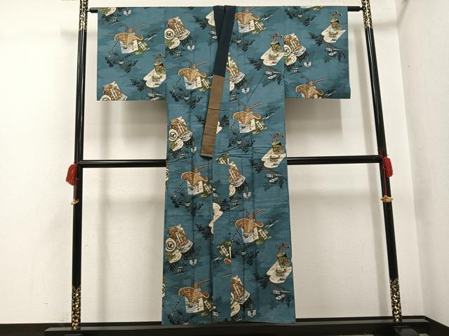 ■■■　サイズ　■■■ 身丈 148cm（肩から） 裄丈 64cm 袖丈 47.5cm　縫込み 0cm 袖幅 31.5cm 前幅 28cm 後幅 31.5cm 着物縫いこみ 内揚げ 0cm 裄 お袖側 約1cm　身頃側 約0cm ■■■　商品詳細　■■■ 【ウール】 状態は接写画像のように衿に薄い汚れがございますが その他特に目立ったシミ汚れなどもなく大変良い状態です。 大変上質な逸品になります。 お安く出品致しますので、是非この機会にいかがでしょうか？ ※若干保管臭がございます。 ■■■　注意事項　■■■ ■モニター発色の具合により色合いが異なる場合がございます。 ■寸法は多少の誤差が生じる場合がございますのでご了承ください。 ■縫込みの長さが左右非対称の場合は短い部分を記載しております。 左右非対称であってもご返品・お値引き等の保証は出来かねますので、ご了承の上ご購入をお願い致します。 ■シミ等のチェックには注意を払っておりますが、見落としがある場合もございますし、個人の見解も様々ですので神経質な方のご購入はお控えください。 ■箪笥に入っておりました着物や帯なので畳みシワや匂いがあるものもございます。 ■お休みは基本的に土日祝となりますが、その他臨時でお休みする場合がございますのでご了承ください。 ■商品の発送は平日のみの発送となります。 ■夜間と土曜、日曜日はお問い合わせの回答が遅れる場合がございます。 ■当店では、お直し、紋入れ、お手入れ等は承っておりません。 ■生地の状態（ヤケ、経年劣化等）によってはサイズ直しが出来ない場合がございます。 その点もどうかご了承のうえ、ご購入をお願いいたします。 ■弊社で取り扱う商品は一点ものにつき、時期や在庫状況に応じて金額が変更となる場合がございます。 ■検針は行っておりません。予めご了承いただきますようお願いいたします。 ■【洗える着物】と記載のある商品におきましては、商品お届け後に洗濯を行ってしまってからのご返品にはご対応しかねます。 念の為、専門店でのお手入れをお願いいたします。 ■着物のサイズ目安は下記を参考ください↓ ＜女性着物＞　お端折り次第で＋5cm　−1cmが着用可能サイズ 　例）身丈170cmの場合、身長160cm〜175cm ＜男性着物＞　身丈＋約25cm〜27cm程が適応身長 　例）身丈155cmの場合、身長180〜182cm