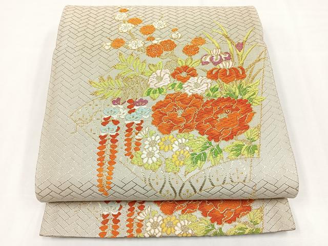 ■■■　サイズ　■■■ 長さ 426cm 幅 31cm程 ■■■　商品詳細　■■■ 【正絹・芯なし】 詳細に関しましては、画像をご確認ください。 大変上質な逸品になります。 お安く出品致しますので、是非この機会にいかがでしょうか？ ■■■　注意事項　■■■ ■モニター発色の具合により色合いが異なる場合がございます。 ■寸法は多少の誤差が生じる場合がございますのでご了承ください。 ■縫込みの長さが左右非対称の場合は短い部分を記載しております。 左右非対称であってもご返品・お値引き等の保証は出来かねますので、ご了承の上ご購入をお願い致します。 ■シミ等のチェックには注意を払っておりますが、見落としがある場合もございますし、個人の見解も様々ですので神経質な方のご購入はお控えください。 ■箪笥に入っておりました着物や帯なので畳みシワや匂いがあるものもございます。 ■お休みは基本的に土日祝となりますが、その他臨時でお休みする場合がございますのでご了承ください。 ■商品の発送は平日のみの発送となります。 ■夜間と土曜、日曜日はお問い合わせの回答が遅れる場合がございます。 ■当店では、お直し、紋入れ、お手入れ等は承っておりません。 ■生地の状態（ヤケ、経年劣化等）によってはサイズ直しが出来ない場合がございます。 その点もどうかご了承のうえ、ご購入をお願いいたします。 ■弊社で取り扱う商品は一点ものにつき、時期や在庫状況に応じて金額が変更となる場合がございます。 ■検針は行っておりません。予めご了承いただきますようお願いいたします。 ■【洗える着物】と記載のある商品におきましては、商品お届け後に洗濯を行ってしまってからのご返品にはご対応しかねます。 念の為、専門店でのお手入れをお願いいたします。 ■着物のサイズ目安は下記を参考ください↓ ＜女性着物＞　お端折り次第で＋5cm　−1cmが着用可能サイズ 　例）身丈170cmの場合、身長160cm〜175cm ＜男性着物＞　身丈＋約25cm〜27cm程が適応身長 　例）身丈155cmの場合、身長180〜182cm