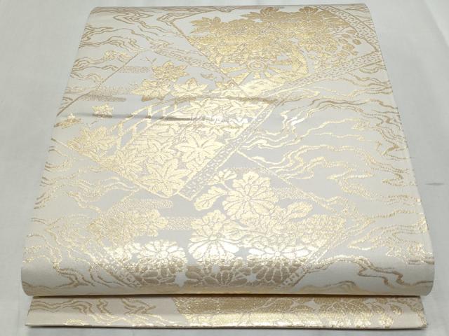 ■■■　サイズ　■■■ 長さ 424cm 幅 30.5cm程 ■■■　商品詳細　■■■ 【正絹・未使用】 詳細に関しましては、画像をご確認ください。 大変上質な逸品になります。 お安く出品致しますので、是非この機会にいかがでしょうか？ ■■■　注意事項　■■■ ■モニター発色の具合により色合いが異なる場合がございます。 ■寸法は多少の誤差が生じる場合がございますのでご了承ください。 ■縫込みの長さが左右非対称の場合は短い部分を記載しております。 左右非対称であってもご返品・お値引き等の保証は出来かねますので、ご了承の上ご購入をお願い致します。 ■シミ等のチェックには注意を払っておりますが、見落としがある場合もございますし、個人の見解も様々ですので神経質な方のご購入はお控えください。 ■箪笥に入っておりました着物や帯なので畳みシワや匂いがあるものもございます。 ■お休みは基本的に土日祝となりますが、その他臨時でお休みする場合がございますのでご了承ください。 ■商品の発送は平日のみの発送となります。 ■夜間と土曜、日曜日はお問い合わせの回答が遅れる場合がございます。 ■当店では、お直し、紋入れ、お手入れ等は承っておりません。 ■生地の状態（ヤケ、経年劣化等）によってはサイズ直しが出来ない場合がございます。 その点もどうかご了承のうえ、ご購入をお願いいたします。 ■弊社で取り扱う商品は一点ものにつき、時期や在庫状況に応じて金額が変更となる場合がございます。 ■検針は行っておりません。予めご了承いただきますようお願いいたします。 ■【洗える着物】と記載のある商品におきましては、商品お届け後に洗濯を行ってしまってからのご返品にはご対応しかねます。 念の為、専門店でのお手入れをお願いいたします。 ■着物のサイズ目安は下記を参考ください↓ ＜女性着物＞　お端折り次第で＋5cm　−1cmが着用可能サイズ 　例）身丈170cmの場合、身長160cm〜175cm ＜男性着物＞　身丈＋約25cm〜27cm程が適応身長 　例）身丈155cmの場合、身長180〜182cm