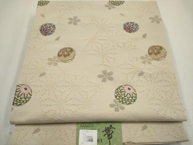 ■■■　サイズ　■■■ 長さ 396cm 幅 31cm程 ■■■　商品詳細　■■■ 【化繊・芯なし・未使用】 詳細に関しましては、画像をご確認ください。 お安く出品致しますので、是非この機会にいかがでしょうか？ ■■■　注意事項　■■■ ■モニター発色の具合により色合いが異なる場合がございます。 ■寸法は多少の誤差が生じる場合がございますのでご了承ください。 ■縫込みの長さが左右非対称の場合は短い部分を記載しております。 左右非対称であってもご返品・お値引き等の保証は出来かねますので、ご了承の上ご購入をお願い致します。 ■シミ等のチェックには注意を払っておりますが、見落としがある場合もございますし、個人の見解も様々ですので神経質な方のご購入はお控えください。 ■箪笥に入っておりました着物や帯なので畳みシワや匂いがあるものもございます。 ■お休みは基本的に土日祝となりますが、その他臨時でお休みする場合がございますのでご了承ください。 ■商品の発送は平日のみの発送となります。 ■夜間と土曜、日曜日はお問い合わせの回答が遅れる場合がございます。 ■当店では、お直し、紋入れ、お手入れ等は承っておりません。 ■生地の状態（ヤケ、経年劣化等）によってはサイズ直しが出来ない場合がございます。 その点もどうかご了承のうえ、ご購入をお願いいたします。 ■弊社で取り扱う商品は一点ものにつき、時期や在庫状況に応じて金額が変更となる場合がございます。 ■検針は行っておりません。予めご了承いただきますようお願いいたします。 ■【洗える着物】と記載のある商品におきましては、商品お届け後に洗濯を行ってしまってからのご返品にはご対応しかねます。 念の為、専門店でのお手入れをお願いいたします。 ■着物のサイズ目安は下記を参考ください↓ ＜女性着物＞　お端折り次第で＋5cm　−1cmが着用可能サイズ 　例）身丈170cmの場合、身長160cm〜175cm ＜男性着物＞　身丈＋約25cm〜27cm程が適応身長 　例）身丈155cmの場合、身長180〜182cm