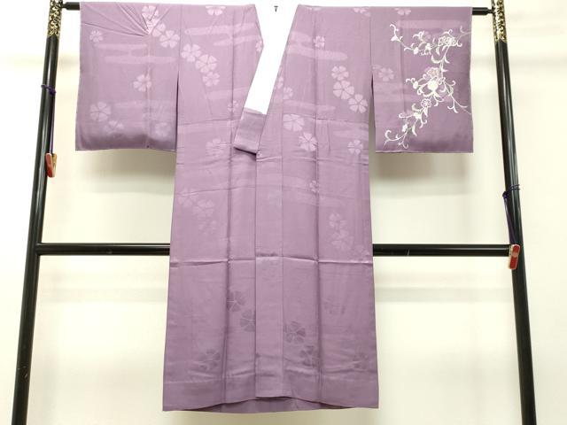 ■■■　サイズ　■■■ 身丈 122cm（肩から） 裄丈 62cm 袖丈 47cm　縫込み 7cm 袖幅 32cm 前幅 27.5cm 後幅 31.5cm 着物縫いこみ 内揚げ 7.5cm 裄 お袖側 約4cm　身頃側 約2.5cm ■■■　商品詳細　■■■ 【正絹・無双仕立て】 状態は特に目立ったシミ汚れなどもなく大変良い状態です。 大変上質な逸品になります。 お安く出品致しますので、是非この機会にいかがでしょうか？ ■■■　注意事項　■■■ ■モニター発色の具合により色合いが異なる場合がございます。 ■寸法は多少の誤差が生じる場合がございますのでご了承ください。 ■縫込みの長さが左右非対称の場合は短い部分を記載しております。 左右非対称であってもご返品・お値引き等の保証は出来かねますので、ご了承の上ご購入をお願い致します。 ■シミ等のチェックには注意を払っておりますが、見落としがある場合もございますし、個人の見解も様々ですので神経質な方のご購入はお控えください。 ■箪笥に入っておりました着物や帯なので畳みシワや匂いがあるものもございます。 ■お休みは基本的に土日祝となりますが、その他臨時でお休みする場合がございますのでご了承ください。 ■商品の発送は平日のみの発送となります。 ■夜間と土曜、日曜日はお問い合わせの回答が遅れる場合がございます。 ■当店では、お直し、紋入れ、お手入れ等は承っておりません。 ■生地の状態（ヤケ、経年劣化等）によってはサイズ直しが出来ない場合がございます。 その点もどうかご了承のうえ、ご購入をお願いいたします。 ■弊社で取り扱う商品は一点ものにつき、時期や在庫状況に応じて金額が変更となる場合がございます。 ■検針は行っておりません。予めご了承いただきますようお願いいたします。 ■【洗える着物】と記載のある商品におきましては、商品お届け後に洗濯を行ってしまってからのご返品にはご対応しかねます。 念の為、専門店でのお手入れをお願いいたします。 ■着物のサイズ目安は下記を参考ください↓ ＜女性着物＞　お端折り次第で＋5?　−10?が着用可能サイズ 　例）身丈170?の場合、身長160?〜175? ＜男性着物＞　身丈＋約25?〜27?程が適応身長 　例）身丈155?の場合、身長180〜182?