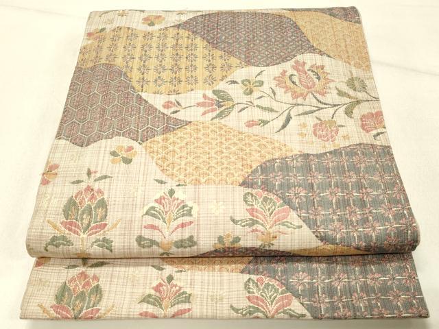 ■■■　サイズ　■■■ 長さ 408cm 幅 30.5cm程 ■■■　商品詳細　■■■ 【正絹・芯なし】 詳細に関しましては、画像をご確認ください。 大変上質な逸品になります。 お安く出品致しますので、是非この機会にいかがでしょうか？ ■■■　注意事項　■■■ ■モニター発色の具合により色合いが異なる場合がございます。 ■寸法は多少の誤差が生じる場合がございますのでご了承ください。 ■縫込みの長さが左右非対称の場合は短い部分を記載しております。 左右非対称であってもご返品・お値引き等の保証は出来かねますので、ご了承の上ご購入をお願い致します。 ■シミ等のチェックには注意を払っておりますが、見落としがある場合もございますし、個人の見解も様々ですので神経質な方のご購入はお控えください。 ■箪笥に入っておりました着物や帯なので畳みシワや匂いがあるものもございます。 ■お休みは基本的に土日祝となりますが、その他臨時でお休みする場合がございますのでご了承ください。 ■商品の発送は平日のみの発送となります。 ■夜間と土曜、日曜日はお問い合わせの回答が遅れる場合がございます。 ■当店では、お直し、紋入れ、お手入れ等は承っておりません。 ■生地の状態（ヤケ、経年劣化等）によってはサイズ直しが出来ない場合がございます。 その点もどうかご了承のうえ、ご購入をお願いいたします。 ■弊社で取り扱う商品は一点ものにつき、時期や在庫状況に応じて金額が変更となる場合がございます。 ■検針は行っておりません。予めご了承いただきますようお願いいたします。 ■【洗える着物】と記載のある商品におきましては、商品お届け後に洗濯を行ってしまってからのご返品にはご対応しかねます。 念の為、専門店でのお手入れをお願いいたします。 ■着物のサイズ目安は下記を参考ください↓ ＜女性着物＞　お端折り次第で＋5cm　−1cmが着用可能サイズ 　例）身丈170cmの場合、身長160cm〜175cm ＜男性着物＞　身丈＋約25cm〜27cm程が適応身長 　例）身丈155cmの場合、身長180〜182cm