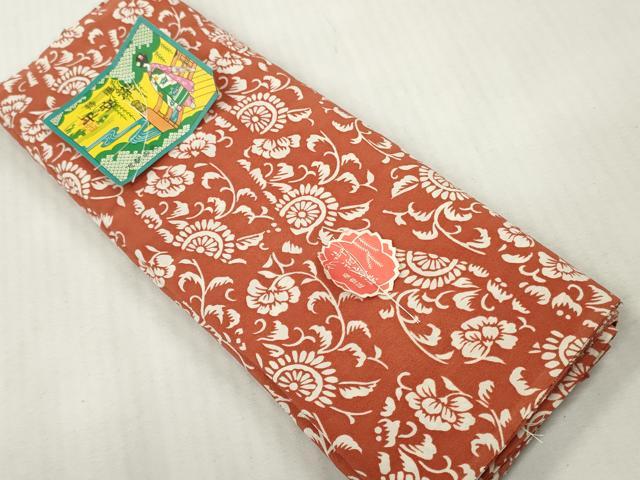 ■■■　サイズ　■■■ 長さ 　着尺分あり 幅 　　約36.5cm ■■■　商品詳細　■■■ 【正絹】 状態は特に目立ったシミ汚れなどもなく大変良い状態です。 大変上質な逸品になります。 お安く出品致しますので、是非この機会にいかがでしょうか？ ■■■　注意事項　■■■ ■モニター発色の具合により色合いが異なる場合がございます。 ■寸法は多少の誤差が生じる場合がございますのでご了承ください。 ■縫込みの長さが左右非対称の場合は短い部分を記載しております。 左右非対称であってもご返品・お値引き等の保証は出来かねますので、ご了承の上ご購入をお願い致します。 ■シミ等のチェックには注意を払っておりますが、見落としがある場合もございますし、個人の見解も様々ですので神経質な方のご購入はお控えください。 ■箪笥に入っておりました着物や帯なので畳みシワや匂いがあるものもございます。 ■お休みは基本的に土日祝となりますが、その他臨時でお休みする場合がございますのでご了承ください。 ■商品の発送は平日のみの発送となります。 ■夜間と土曜、日曜日はお問い合わせの回答が遅れる場合がございます。 ■当店では、お直し、紋入れ、お手入れ等は承っておりません。 ■生地の状態（ヤケ、経年劣化等）によってはサイズ直しが出来ない場合がございます。 その点もどうかご了承のうえ、ご購入をお願いいたします。 ■弊社で取り扱う商品は一点ものにつき、時期や在庫状況に応じて金額が変更となる場合がございます。 ■検針は行っておりません。予めご了承いただきますようお願いいたします。 ■【洗える着物】と記載のある商品におきましては、商品お届け後に洗濯を行ってしまってからのご返品にはご対応しかねます。 念の為、専門店でのお手入れをお願いいたします。 ■写真に写っている物が全てになります。それ以外の付属品はございませんのでご了承ください。 ■状態に関する写真につきましては、掲載可能な写真枚数に限りがあるため、各箇所につき1枚参考画像を掲載しております。 ■着物のサイズ目安は下記を参考ください↓ ＜女性着物＞　お端折り次第で＋5cm　－1cmが着用可能サイズ 　例）身丈170cmの場合、身長160cm～175cm ＜男性着物＞　身丈＋約25cm～27cm程が適応身長 　例）身丈155cmの場合、身長180～182cm