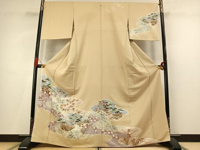 ■■■　サイズ　■■■ 身丈 166cm（肩から） 裄丈 67cm 袖丈 49cm　縫込み 4.5cm 袖幅 34.5cm 前幅 24.5cm 後幅 31cm 着物縫いこみ 内揚げ 4cm 裄 お袖側 約2.5cm　身頃側 約3cm ■■■　商品詳細　■■■ 【正絹・一つ紋】 状態は接写画像のように後身頃に薄い汚れがございますが その他特に目立ったシミ汚れなどもなく大変良い状態です。 大変上質な逸品になります。 お安く出品致しますので、是非この機会にいかがでしょうか？ ■■■　注意事項　■■■ ■モニター発色の具合により色合いが異なる場合がございます。 ■寸法は多少の誤差が生じる場合がございますのでご了承ください。 ■縫込みの長さが左右非対称の場合は短い部分を記載しております。 左右非対称であってもご返品・お値引き等の保証は出来かねますので、ご了承の上ご購入をお願い致します。 ■シミ等のチェックには注意を払っておりますが、見落としがある場合もございますし、個人の見解も様々ですので神経質な方のご購入はお控えください。 ■箪笥に入っておりました着物や帯なので畳みシワや匂いがあるものもございます。 ■お休みは基本的に土日祝となりますが、その他臨時でお休みする場合がございますのでご了承ください。 ■商品の発送は平日のみの発送となります。 ■夜間と土曜、日曜日はお問い合わせの回答が遅れる場合がございます。 ■当店では、お直し、紋入れ、お手入れ等は承っておりません。 ■生地の状態（ヤケ、経年劣化等）によってはサイズ直しが出来ない場合がございます。 その点もどうかご了承のうえ、ご購入をお願いいたします。 ■弊社で取り扱う商品は一点ものにつき、時期や在庫状況に応じて金額が変更となる場合がございます。 ■検針は行っておりません。予めご了承いただきますようお願いいたします。 ■【洗える着物】と記載のある商品におきましては、商品お届け後に洗濯を行ってしまってからのご返品にはご対応しかねます。 念の為、専門店でのお手入れをお願いいたします。 ■写真に写っている物が全てになります。それ以外の付属品はございませんのでご了承ください。 ■状態に関する写真につきましては、掲載可能な写真枚数に限りがあるため、各箇所につき1枚参考画像を掲載しております。 ■着物のサイズ目安は下記を参考ください↓ ＜女性着物＞　お端折り次第で＋5cm　−1cmが着用可能サイズ 　例）身丈170cmの場合、身長160cm〜175cm ＜男性着物＞　身丈＋約25cm〜27cm程が適応身長 　例）身丈155cmの場合、身長180〜182cm