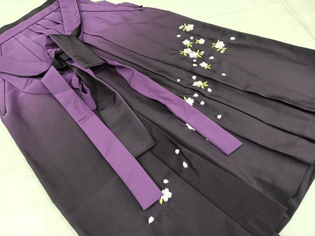 平和屋着物○女性 行灯袴 総刺繍 草花文 バーガンディー色 金銀糸