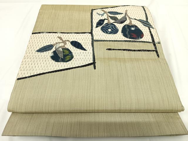■■■　サイズ　■■■ 長さ 446cm 幅 31cm程 ■■■　商品詳細　■■■ 【正絹】 詳細に関しましては、画像をご確認ください。 大変上質な逸品になります。 お安く出品致しますので、是非この機会にいかがでしょうか？ ■■■　注意事項　■■■ ■モニター発色の具合により色合いが異なる場合がございます。 ■寸法は多少の誤差が生じる場合がございますのでご了承ください。 ■縫込みの長さが左右非対称の場合は短い部分を記載しております。 左右非対称であってもご返品・お値引き等の保証は出来かねますので、ご了承の上ご購入をお願い致します。 ■シミ等のチェックには注意を払っておりますが、見落としがある場合もございますし、個人の見解も様々ですので神経質な方のご購入はお控えください。 ■箪笥に入っておりました着物や帯なので畳みシワや匂いがあるものもございます。 ■お休みは基本的に土日祝となりますが、その他臨時でお休みする場合がございますのでご了承ください。 ■商品の発送は平日のみの発送となります。 ■夜間と土曜、日曜日はお問い合わせの回答が遅れる場合がございます。 ■当店では、お直し、紋入れ、お手入れ等は承っておりません。 ■生地の状態（ヤケ、経年劣化等）によってはサイズ直しが出来ない場合がございます。 その点もどうかご了承のうえ、ご購入をお願いいたします。 ■弊社で取り扱う商品は一点ものにつき、時期や在庫状況に応じて金額が変更となる場合がございます。 ■検針は行っておりません。予めご了承いただきますようお願いいたします。 ■【洗える着物】と記載のある商品におきましては、商品お届け後に洗濯を行ってしまってからのご返品にはご対応しかねます。 念の為、専門店でのお手入れをお願いいたします。 ■着物のサイズ目安は下記を参考ください↓ ＜女性着物＞　お端折り次第で＋5cm　−1cmが着用可能サイズ 　例）身丈170cmの場合、身長160cm〜175cm ＜男性着物＞　身丈＋約25cm〜27cm程が適応身長 　例）身丈155cmの場合、身長180〜182cm