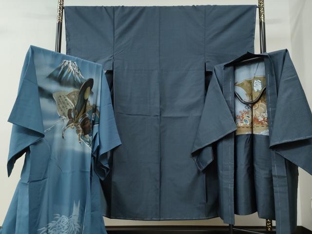 ■■■　サイズ　■■■ 【着物】 身丈 145cm（肩から） 裄丈 67.5cm 袖丈 49cm　縫込み 4cm 袖幅 35cm 前幅 26.5cm 後幅 30cm 着物縫いこみ 内揚げ 7cm 裄 お袖側 約1cm　身頃側 約2cm 【羽織】 身丈 90cm（肩から） 裄丈 67.5cm 袖丈 49cm　縫込み 0cm 袖幅 35.5cm 前幅 19.5cm 後幅 31cm 裄 お袖側 約1cm　身頃側 約2.5cm 【長襦袢：無双仕立て】 身丈 140cm（肩から） 裄丈 67.5cm 袖丈 48cm　縫込み 7cm 袖幅 35cm 前幅 29.5cm 後幅 30.5cm 着物縫いこみ 内揚げ 0cm 裄 お袖側 約5cm　身頃側 約5cm ■■■　商品詳細　■■■ 【正絹・未使用】 状態は特に目立ったシミ汚れなどもなく大変良い状態です。 大変上質な逸品になります。 お安く出品致しますので、是非この機会にいかがでしょうか？ ※アンサンブルのみ未使用になります。 ■■■　注意事項　■■■ ■モニター発色の具合により色合いが異なる場合がございます。 ■寸法は多少の誤差が生じる場合がございますのでご了承ください。 ■縫込みの長さが左右非対称の場合は短い部分を記載しております。 左右非対称であってもご返品・お値引き等の保証は出来かねますので、ご了承の上ご購入をお願い致します。 ■シミ等のチェックには注意を払っておりますが、見落としがある場合もございますし、個人の見解も様々ですので神経質な方のご購入はお控えください。 ■箪笥に入っておりました着物や帯なので畳みシワや匂いがあるものもございます。 ■お休みは基本的に土日祝となりますが、その他臨時でお休みする場合がございますのでご了承ください。 ■商品の発送は平日のみの発送となります。 ■夜間と土曜、日曜日はお問い合わせの回答が遅れる場合がございます。 ■当店では、お直し、紋入れ、お手入れ等は承っておりません。 ■生地の状態（ヤケ、経年劣化等）によってはサイズ直しが出来ない場合がございます。 その点もどうかご了承のうえ、ご購入をお願いいたします。 ■弊社で取り扱う商品は一点ものにつき、時期や在庫状況に応じて金額が変更となる場合がございます。 ■検針は行っておりません。予めご了承いただきますようお願いいたします。 ■【洗える着物】と記載のある商品におきましては、商品お届け後に洗濯を行ってしまってからのご返品にはご対応しかねます。 念の為、専門店でのお手入れをお願いいたします。 ■着物のサイズ目安は下記を参考ください↓ ＜女性着物＞　お端折り次第で＋5cm　−1cmが着用可能サイズ 　例）身丈170cmの場合、身長160cm〜175cm ＜男性着物＞　身丈＋約25cm〜27cm程が適応身長 　例）身丈155cmの場合、身長180〜182cm