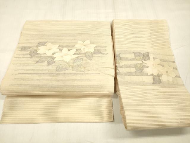 ■■■　サイズ　■■■ 胴回り長さ 196cm 太鼓幅 29.5cm程 ■■■　商品詳細　■■■ 【正絹】 状態は接写画像のように胴回りに薄い汚れがございますが その他特に目立ったシミ汚れなどもなく大変良い状態です。 大変上質な逸品になります。 お安く出品致しますので、是非この機会にいかがでしょうか？ ■■■　注意事項　■■■ ■モニター発色の具合により色合いが異なる場合がございます。 ■寸法は多少の誤差が生じる場合がございますのでご了承ください。 ■縫込みの長さが左右非対称の場合は短い部分を記載しております。 左右非対称であってもご返品・お値引き等の保証は出来かねますので、ご了承の上ご購入をお願い致します。 ■シミ等のチェックには注意を払っておりますが、見落としがある場合もございますし、個人の見解も様々ですので神経質な方のご購入はお控えください。 ■箪笥に入っておりました着物や帯なので畳みシワや匂いがあるものもございます。 ■お休みは基本的に土日祝となりますが、その他臨時でお休みする場合がございますのでご了承ください。 ■商品の発送は平日のみの発送となります。 ■夜間と土曜、日曜日はお問い合わせの回答が遅れる場合がございます。 ■当店では、お直し、紋入れ、お手入れ等は承っておりません。 ■生地の状態（ヤケ、経年劣化等）によってはサイズ直しが出来ない場合がございます。 その点もどうかご了承のうえ、ご購入をお願いいたします。 ■弊社で取り扱う商品は一点ものにつき、時期や在庫状況に応じて金額が変更となる場合がございます。 ■検針は行っておりません。予めご了承いただきますようお願いいたします。 ■【洗える着物】と記載のある商品におきましては、商品お届け後に洗濯を行ってしまってからのご返品にはご対応しかねます。 念の為、専門店でのお手入れをお願いいたします。 ■着物のサイズ目安は下記を参考ください↓ ＜女性着物＞　お端折り次第で＋5cm　−1cmが着用可能サイズ 　例）身丈170cmの場合、身長160cm〜175cm ＜男性着物＞　身丈＋約25cm〜27cm程が適応身長 　例）身丈155cmの場合、身長180〜182cm