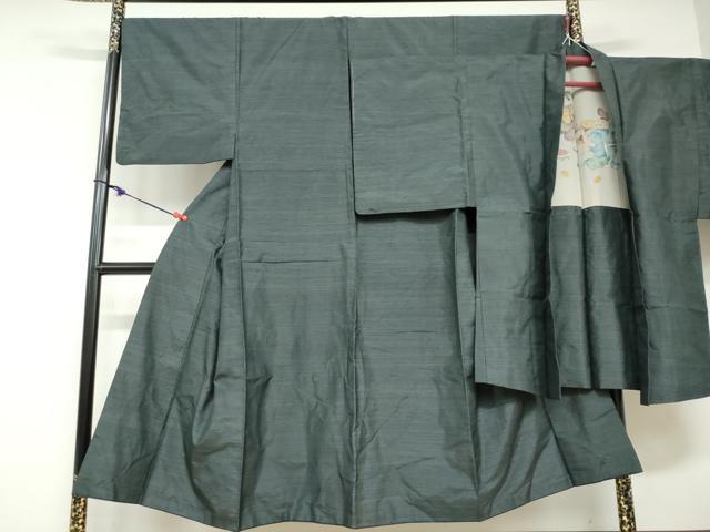 ■■■　サイズ　■■■ 【着物】 身丈 145cm（肩から） 裄丈 69cm 袖丈 49cm　縫込み 4cm 袖幅 34.5cm 前幅 29cm 後幅 33cm 着物縫いこみ 内揚げ 6cm 裄 お袖側 約1cm　身頃側 約1cm 【羽織】 身丈 96.5cm（肩から） 裄丈 68cm 袖丈 50cm　縫込み 4cm 袖幅 34.5cm 前幅 20.5cm 後幅 33cm 裄 お袖側 約2cm　身頃側 約1cm ■■■　商品詳細　■■■ 【正絹】 着物の状態は接写画像のように上前・両袖前後・袖口・衿裏・衿に薄い汚れがございますが その他特に目立ったシミ汚れなどもなく大変良い状態です。 羽織の状態は特に目立ったシミ汚れなどもなく大変良い状態です。 大変上質な逸品になります。 お安く出品致しますので、是非この機会にいかがでしょうか？ ■■■　注意事項　■■■ ■モニター発色の具合により色合いが異なる場合がございます。 ■寸法は多少の誤差が生じる場合がございますのでご了承ください。 ■縫込みの長さが左右非対称の場合は短い部分を記載しております。 左右非対称であってもご返品・お値引き等の保証は出来かねますので、ご了承の上ご購入をお願い致します。 ■シミ等のチェックには注意を払っておりますが、見落としがある場合もございますし、個人の見解も様々ですので神経質な方のご購入はお控えください。 ■箪笥に入っておりました着物や帯なので畳みシワや匂いがあるものもございます。 ■お休みは基本的に土日祝となりますが、その他臨時でお休みする場合がございますのでご了承ください。 ■商品の発送は平日のみの発送となります。 ■夜間と土曜、日曜日はお問い合わせの回答が遅れる場合がございます。 ■当店では、お直し、紋入れ、お手入れ等は承っておりません。 ■生地の状態（ヤケ、経年劣化等）によってはサイズ直しが出来ない場合がございます。 その点もどうかご了承のうえ、ご購入をお願いいたします。 ■弊社で取り扱う商品は一点ものにつき、時期や在庫状況に応じて金額が変更となる場合がございます。 ■検針は行っておりません。予めご了承いただきますようお願いいたします。 ■【洗える着物】と記載のある商品におきましては、商品お届け後に洗濯を行ってしまってからのご返品にはご対応しかねます。 念の為、専門店でのお手入れをお願いいたします。 ■着物のサイズ目安は下記を参考ください↓ ＜女性着物＞　お端折り次第で＋5cm　−1cmが着用可能サイズ 　例）身丈170cmの場合、身長160cm〜175cm ＜男性着物＞　身丈＋約25cm〜27cm程が適応身長 　例）身丈155cmの場合、身長180〜182cm
