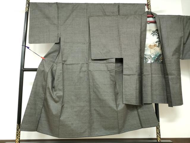 ■■■　サイズ　■■■ 【着物】 身丈 146cm（肩から） 裄丈 68.5cm 袖丈 51cm　縫込み 3cm 袖幅 34.5cm 前幅 26cm 後幅 30cm 着物縫いこみ 内揚げ 4cm 裄 お袖側 約1cm　身頃側 約1cm 【羽織】 身丈 97.5cm（肩から） 裄丈 68.5cm 袖丈 50cm　縫込み 5cm 袖幅 35cm 前幅 19cm 後幅 31.5cm 裄 お袖側 約1cm　身頃側 約0cm ■■■　商品詳細　■■■ 【正絹】 着物の状態は接写画像のように後身頃・胴裏に薄い汚れがございますが その他特に目立ったシミ汚れなどもなく大変良い状態です。 羽織の状態は特に目立ったシミ汚れなどもなく大変良い状態です。 大変上質な逸品になります。 お安く出品致しますので、是非この機会にいかがでしょうか？ ■■■　注意事項　■■■ ■モニター発色の具合により色合いが異なる場合がございます。 ■寸法は多少の誤差が生じる場合がございますのでご了承ください。 ■縫込みの長さが左右非対称の場合は短い部分を記載しております。 左右非対称であってもご返品・お値引き等の保証は出来かねますので、ご了承の上ご購入をお願い致します。 ■シミ等のチェックには注意を払っておりますが、見落としがある場合もございますし、個人の見解も様々ですので神経質な方のご購入はお控えください。 ■箪笥に入っておりました着物や帯なので畳みシワや匂いがあるものもございます。 ■お休みは基本的に土日祝となりますが、その他臨時でお休みする場合がございますのでご了承ください。 ■商品の発送は平日のみの発送となります。 ■夜間と土曜、日曜日はお問い合わせの回答が遅れる場合がございます。 ■当店では、お直し、紋入れ、お手入れ等は承っておりません。 ■生地の状態（ヤケ、経年劣化等）によってはサイズ直しが出来ない場合がございます。 その点もどうかご了承のうえ、ご購入をお願いいたします。 ■弊社で取り扱う商品は一点ものにつき、時期や在庫状況に応じて金額が変更となる場合がございます。 ■検針は行っておりません。予めご了承いただきますようお願いいたします。 ■【洗える着物】と記載のある商品におきましては、商品お届け後に洗濯を行ってしまってからのご返品にはご対応しかねます。 念の為、専門店でのお手入れをお願いいたします。 ■着物のサイズ目安は下記を参考ください↓ ＜女性着物＞　お端折り次第で＋5cm　−1cmが着用可能サイズ 　例）身丈170cmの場合、身長160cm〜175cm ＜男性着物＞　身丈＋約25cm〜27cm程が適応身長 　例）身丈155cmの場合、身長180〜182cm
