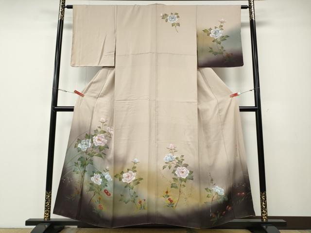 ■■■　サイズ　■■■ 身丈 155cm（肩から） 裄丈 61.5cm 袖丈 49cm　縫込み 5cm 袖幅 32cm 前幅 23.5cm 後幅 28.5cm 着物縫いこみ 内揚げ 8cm 裄 お袖側 約3.5cm　身頃側 約4cm ■■■　商品詳細　■■■ 【正絹・未使用】 状態は特に目立ったシミ汚れなどもなく大変良い状態です。 大変上質な逸品になります。 お安く出品致しますので、是非この機会にいかがでしょうか？ ※下前おくみに為書きがございます。 ■■■　注意事項　■■■ ■モニター発色の具合により色合いが異なる場合がございます。 ■寸法は多少の誤差が生じる場合がございますのでご了承ください。 ■縫込みの長さが左右非対称の場合は短い部分を記載しております。 左右非対称であってもご返品・お値引き等の保証は出来かねますので、ご了承の上ご購入をお願い致します。 ■シミ等のチェックには注意を払っておりますが、見落としがある場合もございますし、個人の見解も様々ですので神経質な方のご購入はお控えください。 ■箪笥に入っておりました着物や帯なので畳みシワや匂いがあるものもございます。 ■お休みは基本的に土日祝となりますが、その他臨時でお休みする場合がございますのでご了承ください。 ■商品の発送は平日のみの発送となります。 ■夜間と土曜、日曜日はお問い合わせの回答が遅れる場合がございます。 ■当店では、お直し、紋入れ、お手入れ等は承っておりません。 ■生地の状態（ヤケ、経年劣化等）によってはサイズ直しが出来ない場合がございます。 その点もどうかご了承のうえ、ご購入をお願いいたします。 ■弊社で取り扱う商品は一点ものにつき、時期や在庫状況に応じて金額が変更となる場合がございます。 ■検針は行っておりません。予めご了承いただきますようお願いいたします。 ■【洗える着物】と記載のある商品におきましては、商品お届け後に洗濯を行ってしまってからのご返品にはご対応しかねます。 念の為、専門店でのお手入れをお願いいたします。 ■着物のサイズ目安は下記を参考ください↓ ＜女性着物＞　お端折り次第で＋5cm　−1cmが着用可能サイズ 　例）身丈170cmの場合、身長160cm〜175cm ＜男性着物＞　身丈＋約25cm〜27cm程が適応身長 　例）身丈155cmの場合、身長180〜182cm