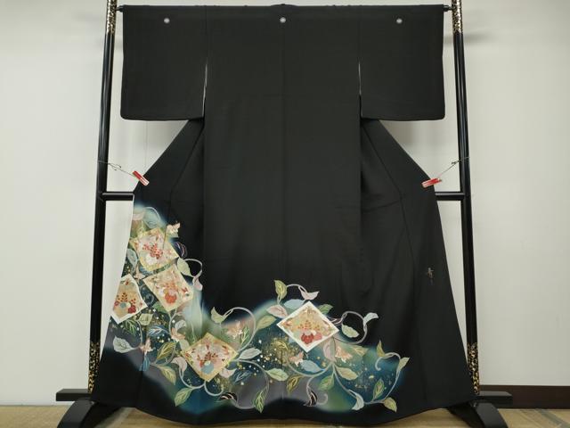 平和屋着物●京友禅の第一人者　松井青々　黒留袖　駒刺繍　菱花唐草舞蝶文　暈し染め　金銀彩　正絹　逸品　CABE7095ut 平和屋着物○京友禅の第一人者 松井青々 色留袖 エ霞草花文 金銀彩