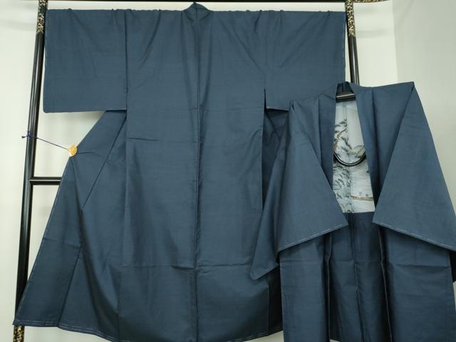 ■■■　サイズ　■■■ 【着物】 身丈 146.5cm（肩から） 裄丈 72cm 袖丈 49cm　縫込み 4.5cm 袖幅 36.5cm 前幅 26.5cm 後幅 30.5cm 着物縫いこみ 内揚げ 8.5cm 裄 お袖側 約3cm　身頃側 約2.5cm 【羽織】 身丈 90.5cm（肩から） 裄丈 74cm 袖丈 50.5cm　縫込み 4cm 袖幅 37cm 前幅 20.5cm 後幅 30.5cm 裄 お袖側 約2cm　身頃側 約2cm ■■■　商品詳細　■■■ 【正絹・未使用】 状態は特に目立ったシミ汚れなどもなく大変良い状態です。 大変上質な逸品になります。 お安く出品致しますので、是非この機会にいかがでしょうか？ ■■■　注意事項　■■■ ■モニター発色の具合により色合いが異なる場合がございます。 ■寸法は多少の誤差が生じる場合がございますのでご了承ください。 ■縫込みの長さが左右非対称の場合は短い部分を記載しております。 左右非対称であってもご返品・お値引き等の保証は出来かねますので、ご了承の上ご購入をお願い致します。 ■シミ等のチェックには注意を払っておりますが、見落としがある場合もございますし、個人の見解も様々ですので神経質な方のご購入はお控えください。 ■箪笥に入っておりました着物や帯なので畳みシワや匂いがあるものもございます。 ■お休みは基本的に土日祝となりますが、その他臨時でお休みする場合がございますのでご了承ください。 ■商品の発送は平日のみの発送となります。 ■夜間と土曜、日曜日はお問い合わせの回答が遅れる場合がございます。 ■当店では、お直し、紋入れ、お手入れ等は承っておりません。 ■生地の状態（ヤケ、経年劣化等）によってはサイズ直しが出来ない場合がございます。 その点もどうかご了承のうえ、ご購入をお願いいたします。 ■弊社で取り扱う商品は一点ものにつき、時期や在庫状況に応じて金額が変更となる場合がございます。 ■検針は行っておりません。予めご了承いただきますようお願いいたします。 ■【洗える着物】と記載のある商品におきましては、商品お届け後に洗濯を行ってしまってからのご返品にはご対応しかねます。 念の為、専門店でのお手入れをお願いいたします。 ■着物のサイズ目安は下記を参考ください↓ ＜女性着物＞　お端折り次第で＋5cm　−1cmが着用可能サイズ 　例）身丈170cmの場合、身長160cm〜175cm ＜男性着物＞　身丈＋約25cm〜27cm程が適応身長 　例）身丈155cmの場合、身長180〜182cm