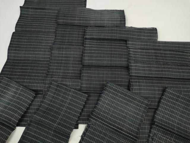 ■■■　サイズ　■■■ 長さ　　着尺分あり 幅　　　約35cm ■■■　商品詳細　■■■ 【麻・未使用】 状態は接写画像のように表地所々・裏面所々にヤケ・穴開きがございます。 大変上質な逸品になります。 お安く出品致しますので、是非この機会にいかがでしょうか？ ■■■　注意事項　■■■ ■モニター発色の具合により色合いが異なる場合がございます。 ■寸法は多少の誤差が生じる場合がございますのでご了承ください。 ■縫込みの長さが左右非対称の場合は短い部分を記載しております。 左右非対称であってもご返品・お値引き等の保証は出来かねますので、ご了承の上ご購入をお願い致します。 ■シミ等のチェックには注意を払っておりますが、見落としがある場合もございますし、個人の見解も様々ですので神経質な方のご購入はお控えください。 ■箪笥に入っておりました着物や帯なので畳みシワや匂いがあるものもございます。 ■お休みは基本的に土日祝となりますが、その他臨時でお休みする場合がございますのでご了承ください。 ■商品の発送は平日のみの発送となります。 ■夜間と土曜、日曜日はお問い合わせの回答が遅れる場合がございます。 ■当店では、お直し、紋入れ、お手入れ等は承っておりません。 ■生地の状態（ヤケ、経年劣化等）によってはサイズ直しが出来ない場合がございます。 その点もどうかご了承のうえ、ご購入をお願いいたします。 ■弊社で取り扱う商品は一点ものにつき、時期や在庫状況に応じて金額が変更となる場合がございます。 ■検針は行っておりません。予めご了承いただきますようお願いいたします。 ■【洗える着物】と記載のある商品におきましては、商品お届け後に洗濯を行ってしまってからのご返品にはご対応しかねます。 念の為、専門店でのお手入れをお願いいたします。 ■着物のサイズ目安は下記を参考ください↓ ＜女性着物＞　お端折り次第で＋5cm　−1cmが着用可能サイズ 　例）身丈170cmの場合、身長160cm〜175cm ＜男性着物＞　身丈＋約25cm〜27cm程が適応身長 　例）身丈155cmの場合、身長180〜182cm